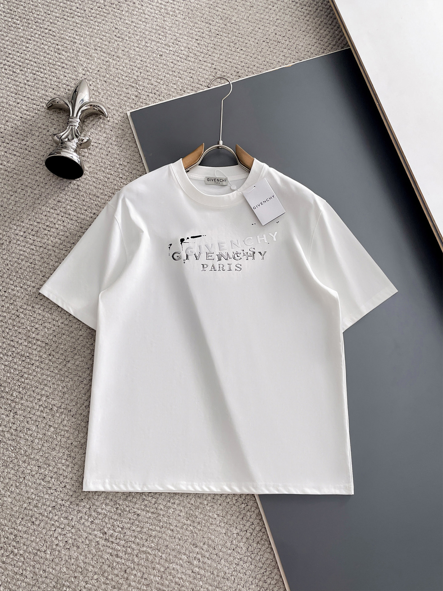 NO:949711,give/Givenchy 2026 spring and summer new products, complete with three labels, mercerized cotton round neck short-sleeved T-shirt, counter size M-XXXL 175/140, recommended L,,givenchy,givenchy,T-shirt,tees,t-shirt,19860909give/纪梵希 2026年春夏新品上新 三标齐全 丝光棉圆领短袖T恤 专柜码数M-XXXL 175/140建议L,,givenchy,givenchy,T-shirt,tees，t-shirt,,Men's clothing