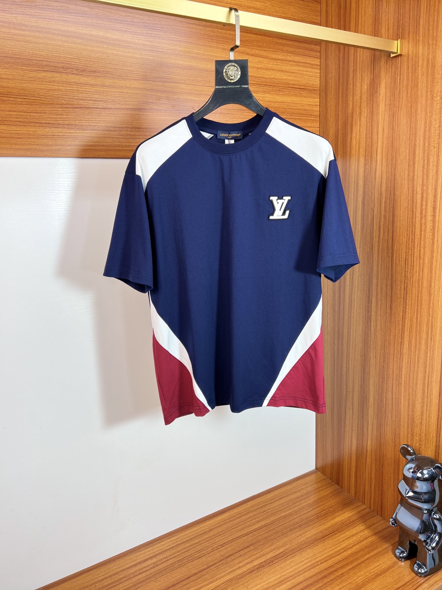 NO:954229,LV/Louis Vuitton 2026 spring and summer new products, complete with three labels, round neck short-sleeved T-shirt, good product, no need to introduce too much, look at the details, counter size M-XXXL / recommended XL,, louis vuitton, louis vuitton, T-shirt, tees, t-shirt,19860909LV/路易威登 2026年春夏新品上新 三标齐全 圆领短袖T恤 好货不用过多介绍 看细节 专柜码数M-XXXL /建议XL,,louis vuitton,louis vuitton,T-shirt,tees，t-shirt,,Men's clothing
