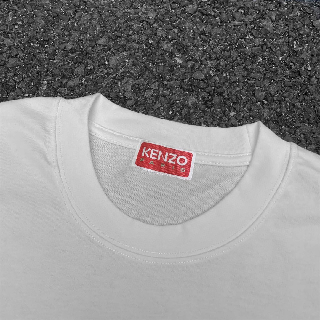💰P90💥 KENZO 2025最新款潮牌情侣款，经典印花圆领T恤，春夏新品！高品质250g索罗纳面料，时尚百搭经典潮款 ，穿着舒适，透气 时尚，不失个性， 帅气有型 彰显大牌气质。
颜色： 白色  黑色
尺码: s-xxl