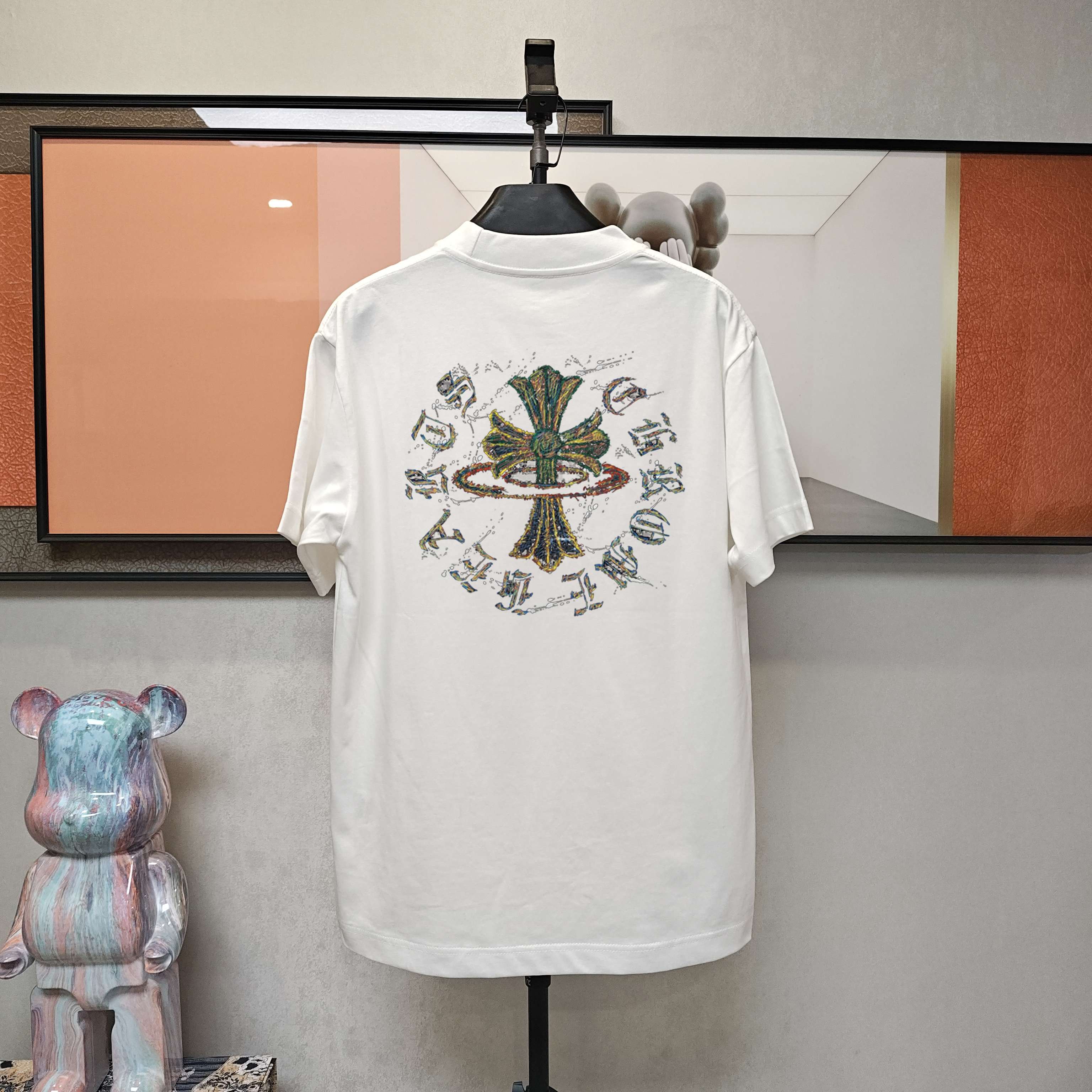 P95 克罗心 🌟夏季新款🎽升级索罗纳面料，超级柔软亲肤！标识高级立体印花 设计点缀，内里走线工整细致，上身时尚潮流！高端百搭款，品质可见！码数：S-XXL   颜色：黑 白