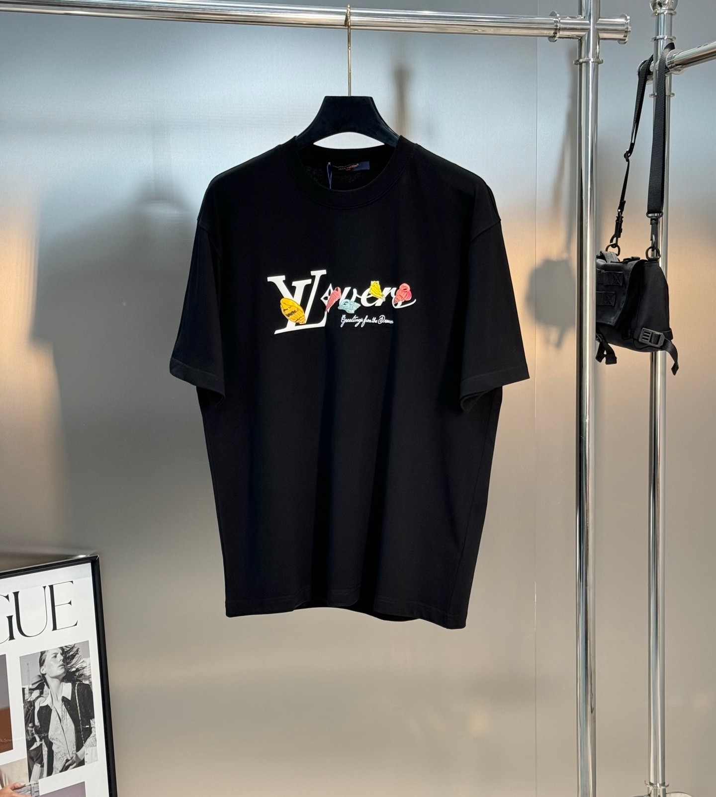 Camiseta P80 LV 25s nueva marca de moda. ¡Mismo estilo para hombres y mujeres! Golpe de estilo que reduce la edad ~ ¡El…