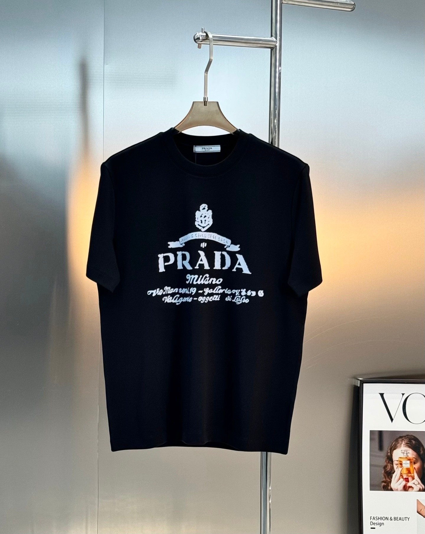 p90⚜️PRADA 2026 nueva camiseta modal. Excelente calidad y elementos populares contemporáneos. Etiqueta Prada súper text…