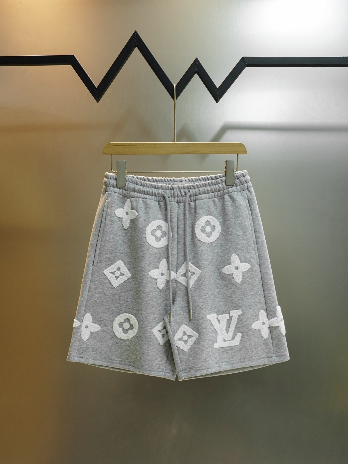 P90 N.º de modelo JW0113 Louis Vuitton Pantalones cortos con bordado de toalla de nubes de diez mil puntadas. Tejido: 4…