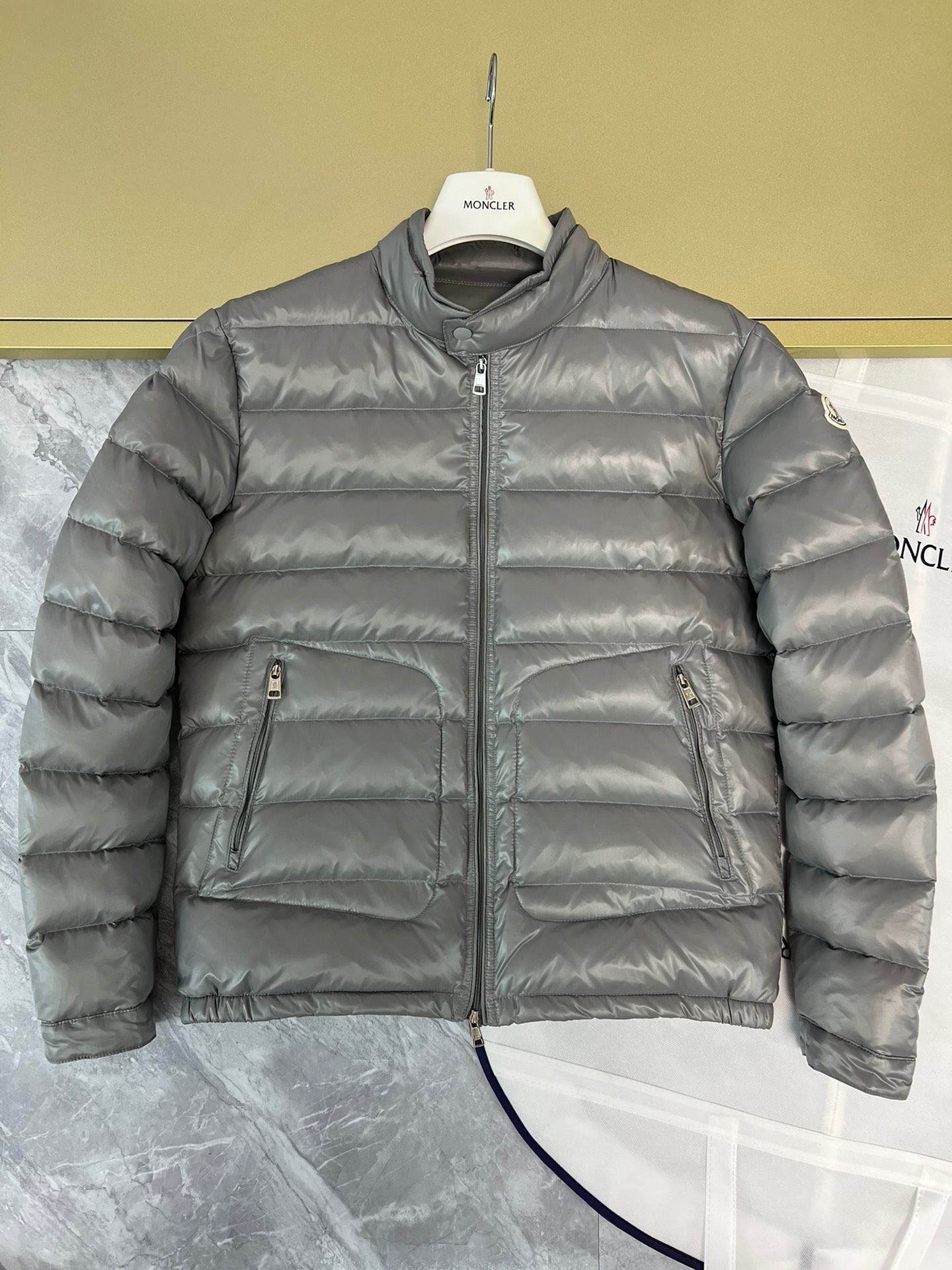 MONCLER アクール メンズ 軽量ライダージャケット 秋冬モデル