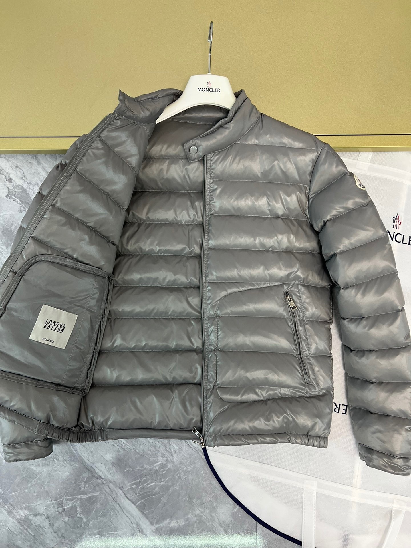 MONCLER アクール メンズ 軽量ライダージャケット 秋冬モデル