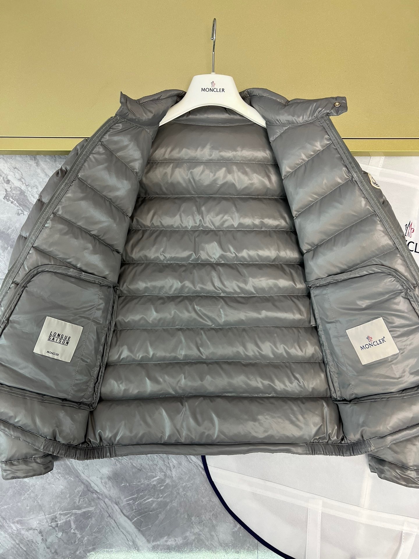 MONCLER アクール メンズ 軽量ライダージャケット 秋冬モデル