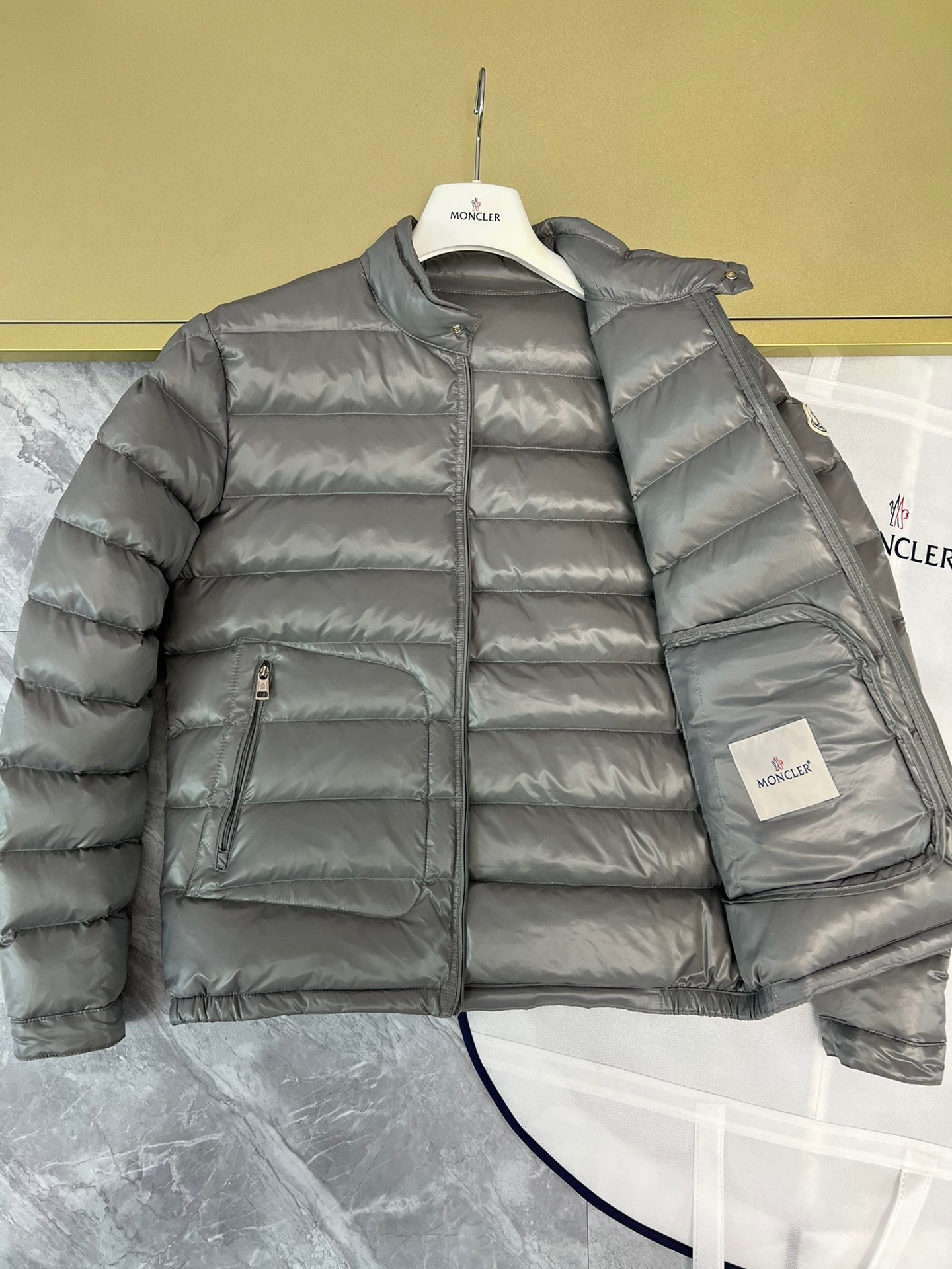 MONCLER アクール メンズ 軽量ライダージャケット 秋冬モデル