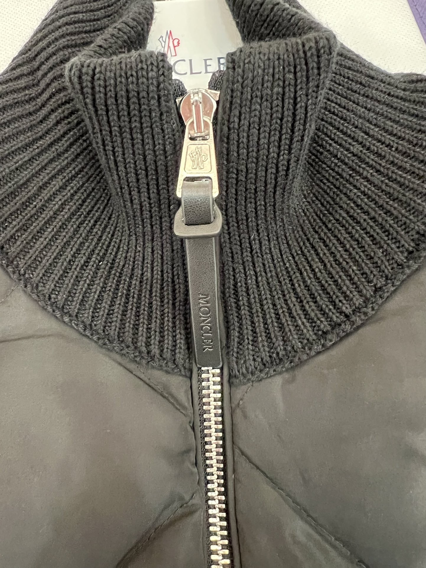 Mo＊cⅠer モンクレール風ニットダウンジャケット 軽量秋冬向け