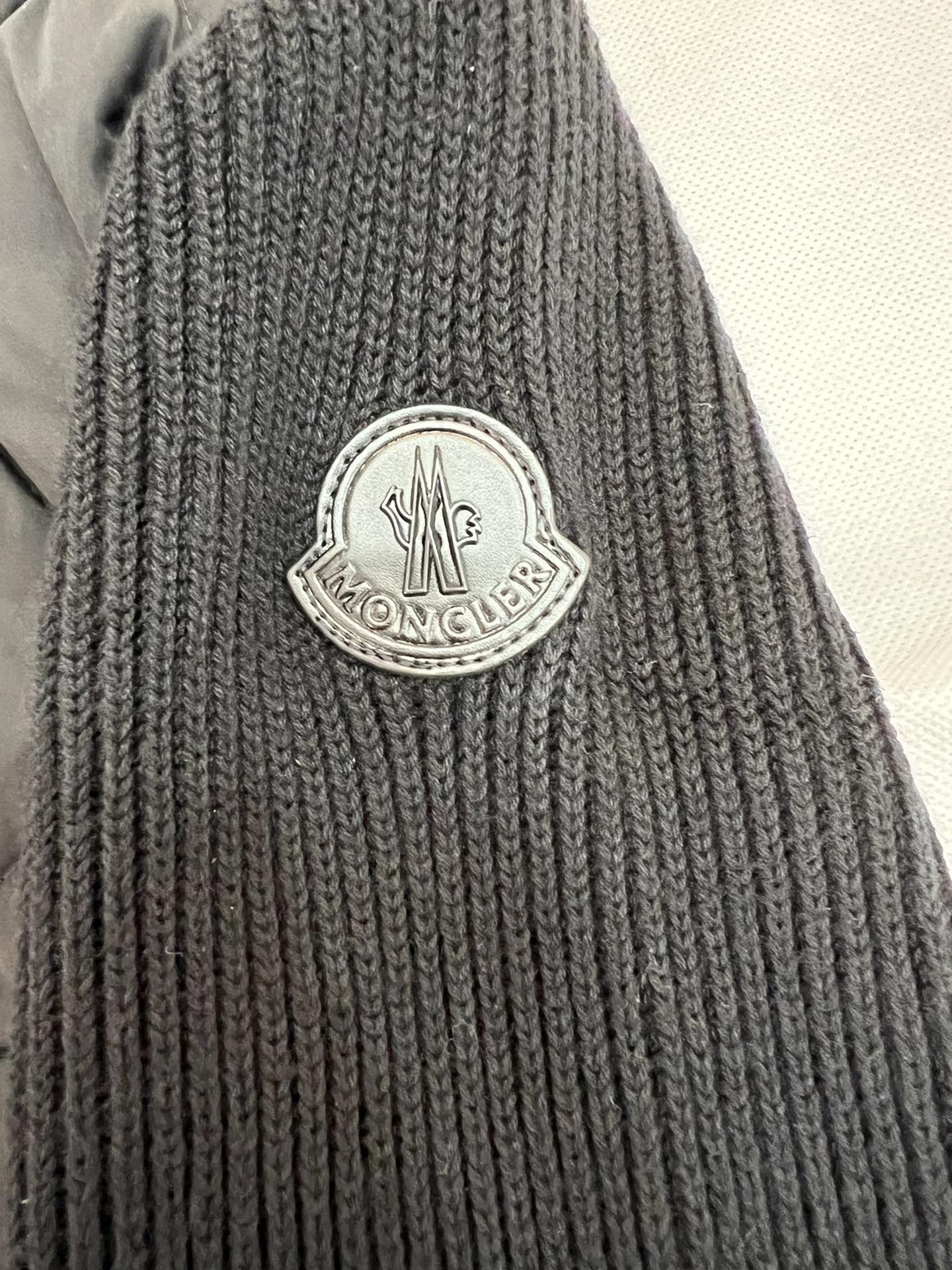 Mo＊cⅠer モンクレール風ニットダウンジャケット 軽量秋冬向け