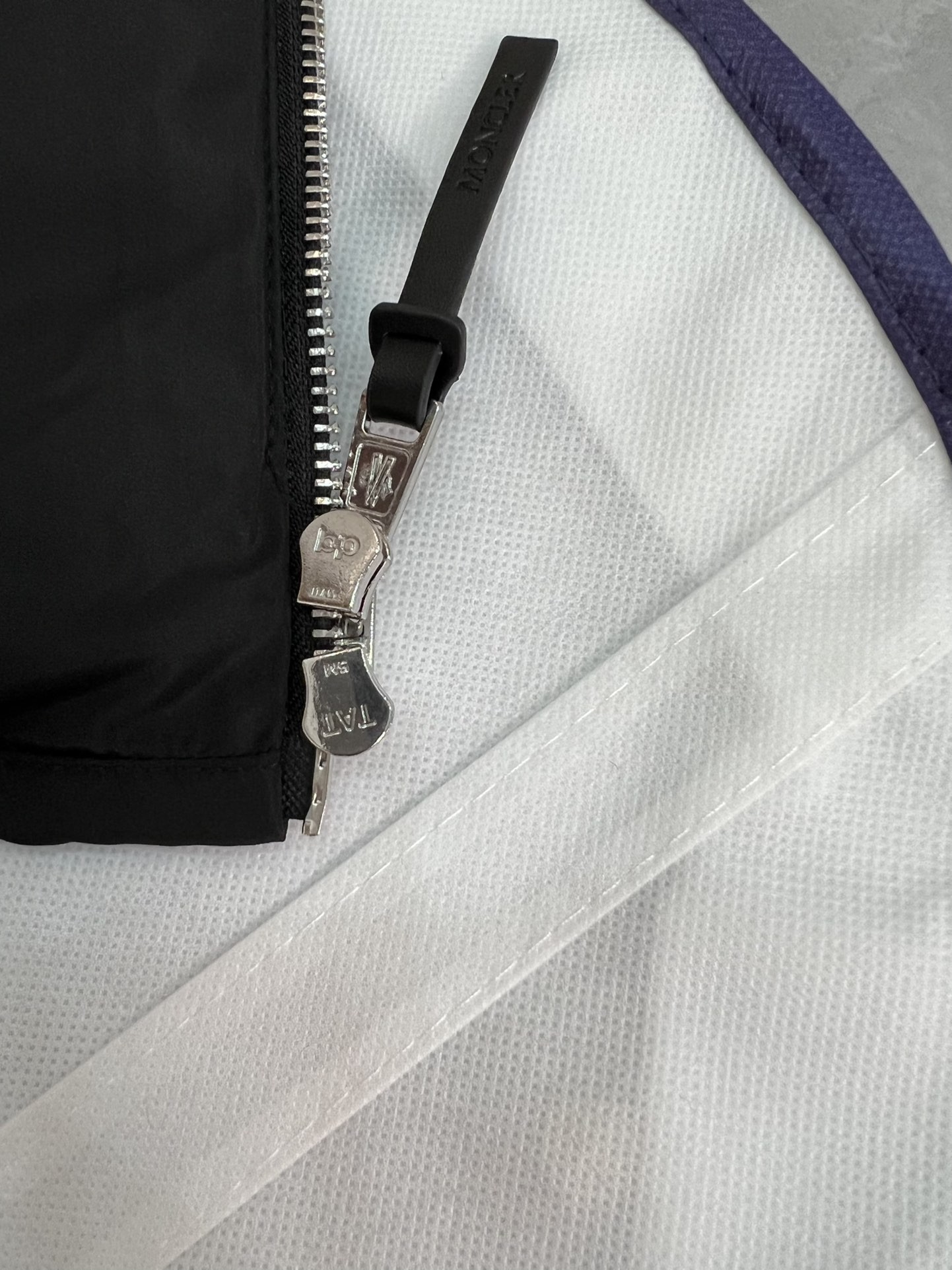 Mo＊cⅠer モンクレール風ニットダウンジャケット 軽量秋冬向け