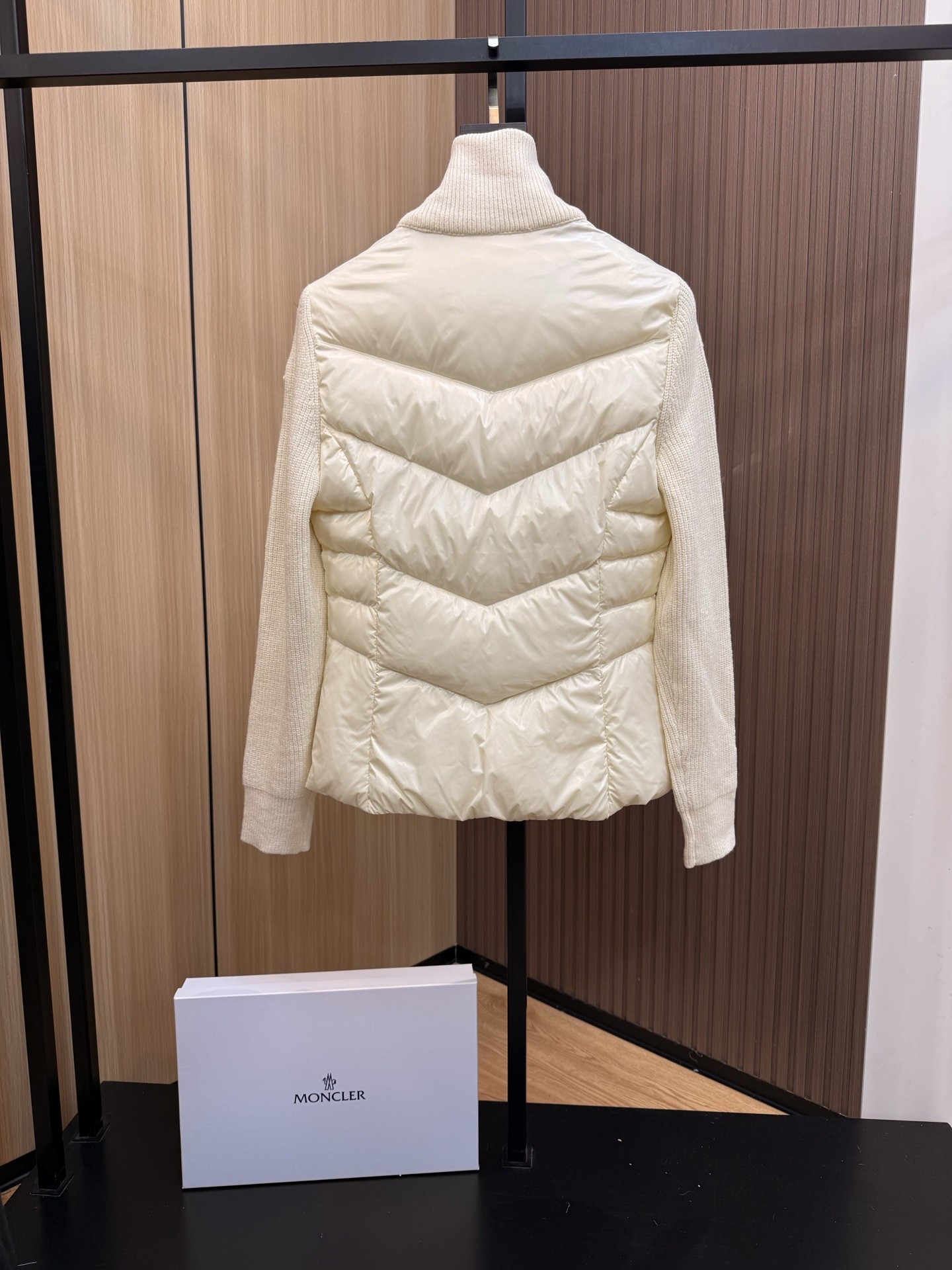 MONCLER レディース 収腰ニット前後パネルダウンカーディガン