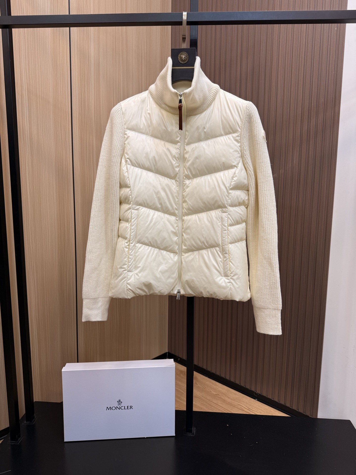 MONCLER レディース 収腰ニット前後パネルダウンカーディガン