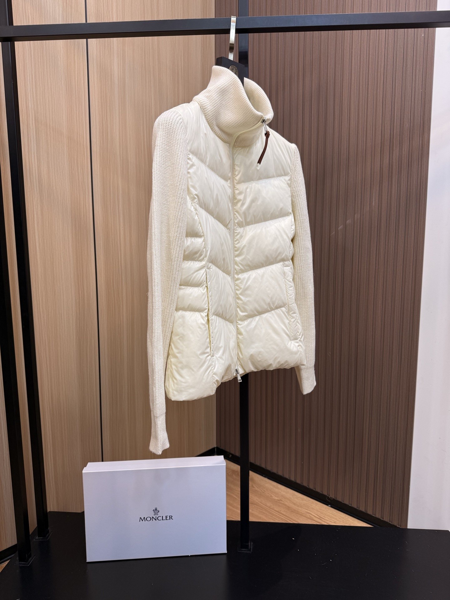 MONCLER レディース 収腰ニット前後パネルダウンカーディガン