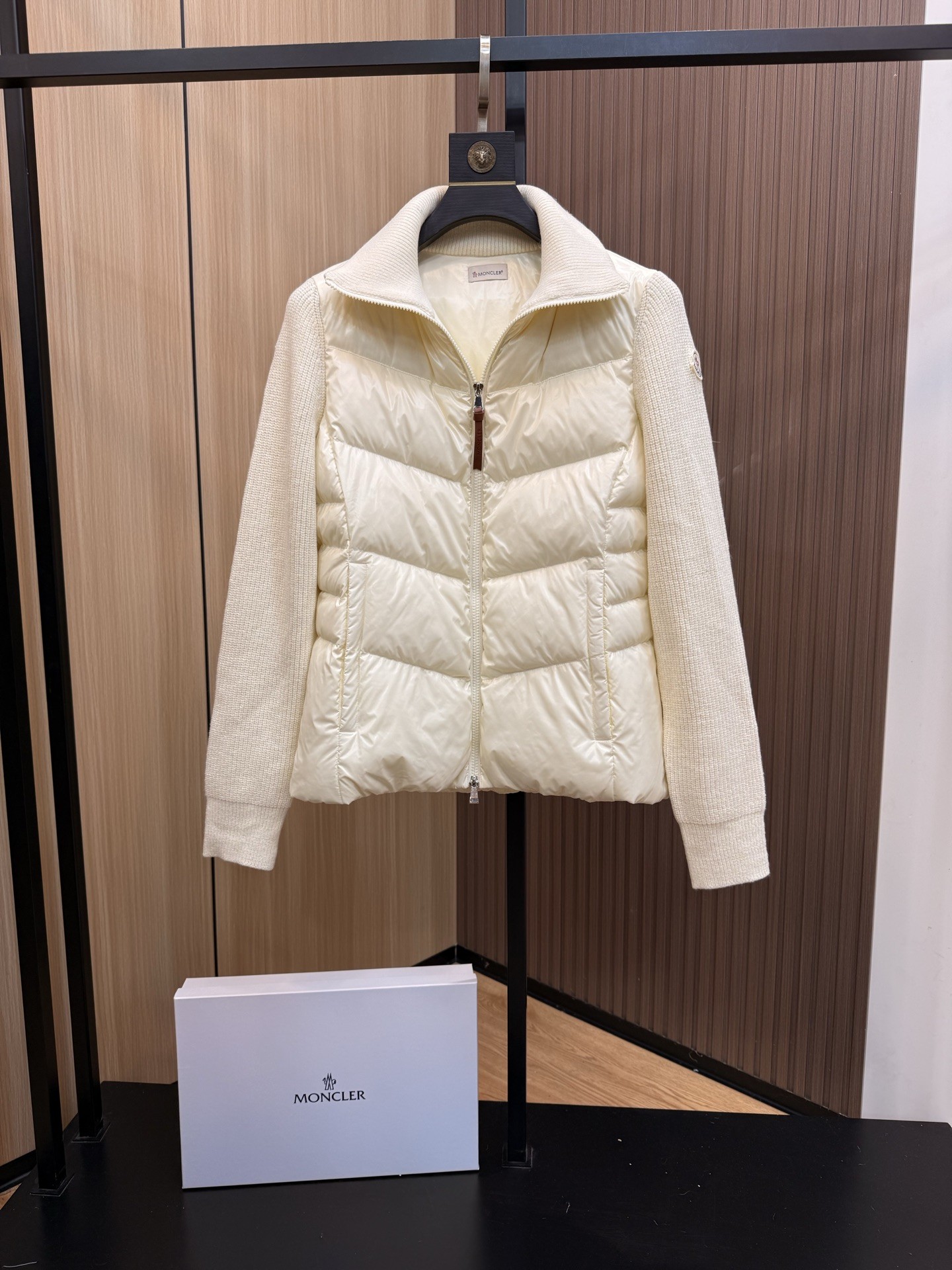 MONCLER レディース 収腰ニット前後パネルダウンカーディガン