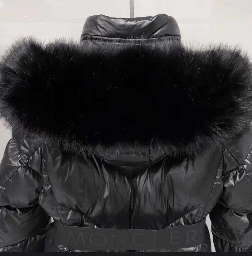 MONCLER Calac 大狐狸毛領 V字連帽短款羽絨服