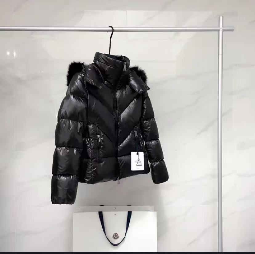 MONCLER Calac 大狐狸毛領 V字連帽短款羽絨服