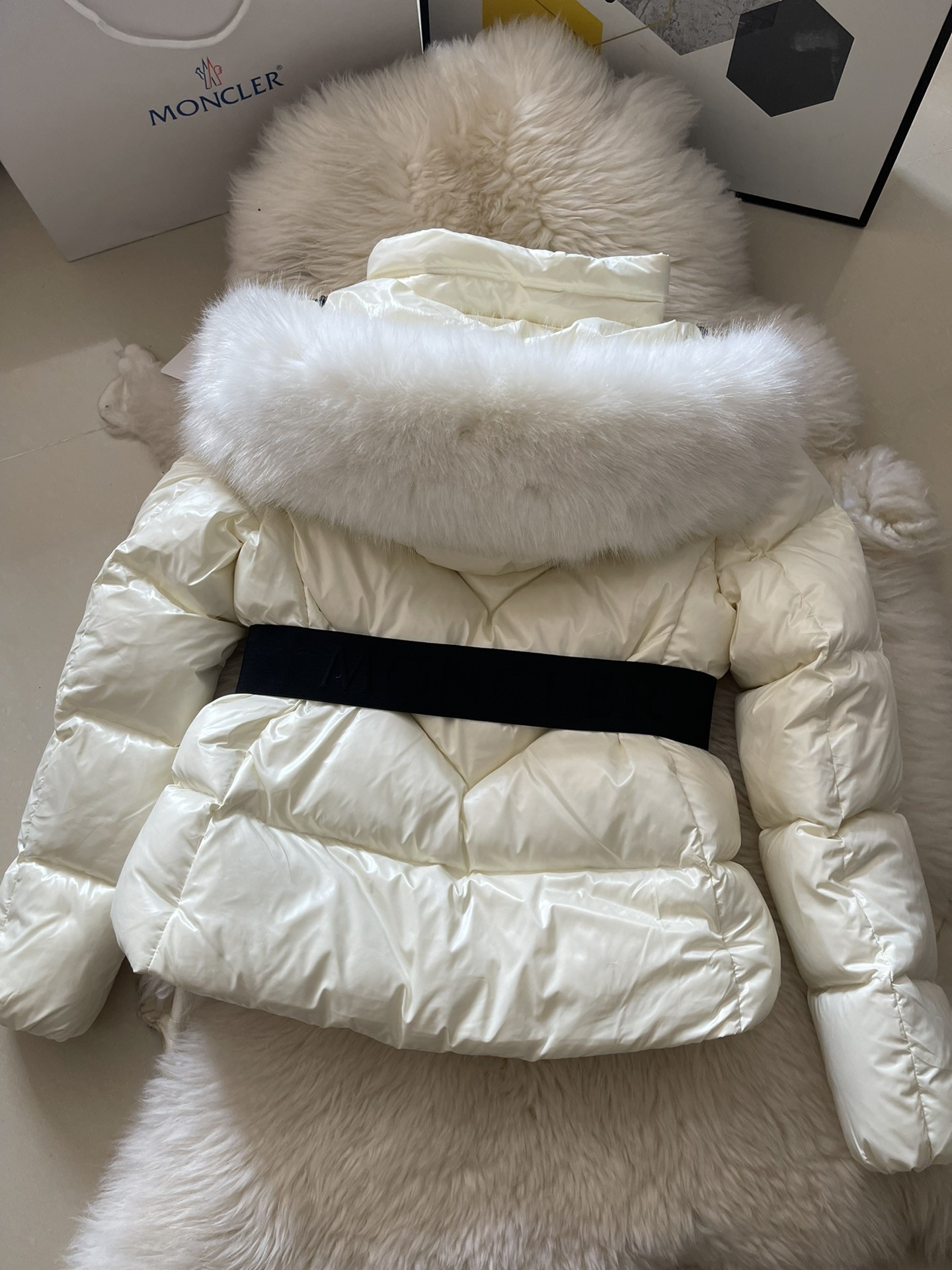 MONCLER Calac レディース短款羽織り V字連帽 デザイン