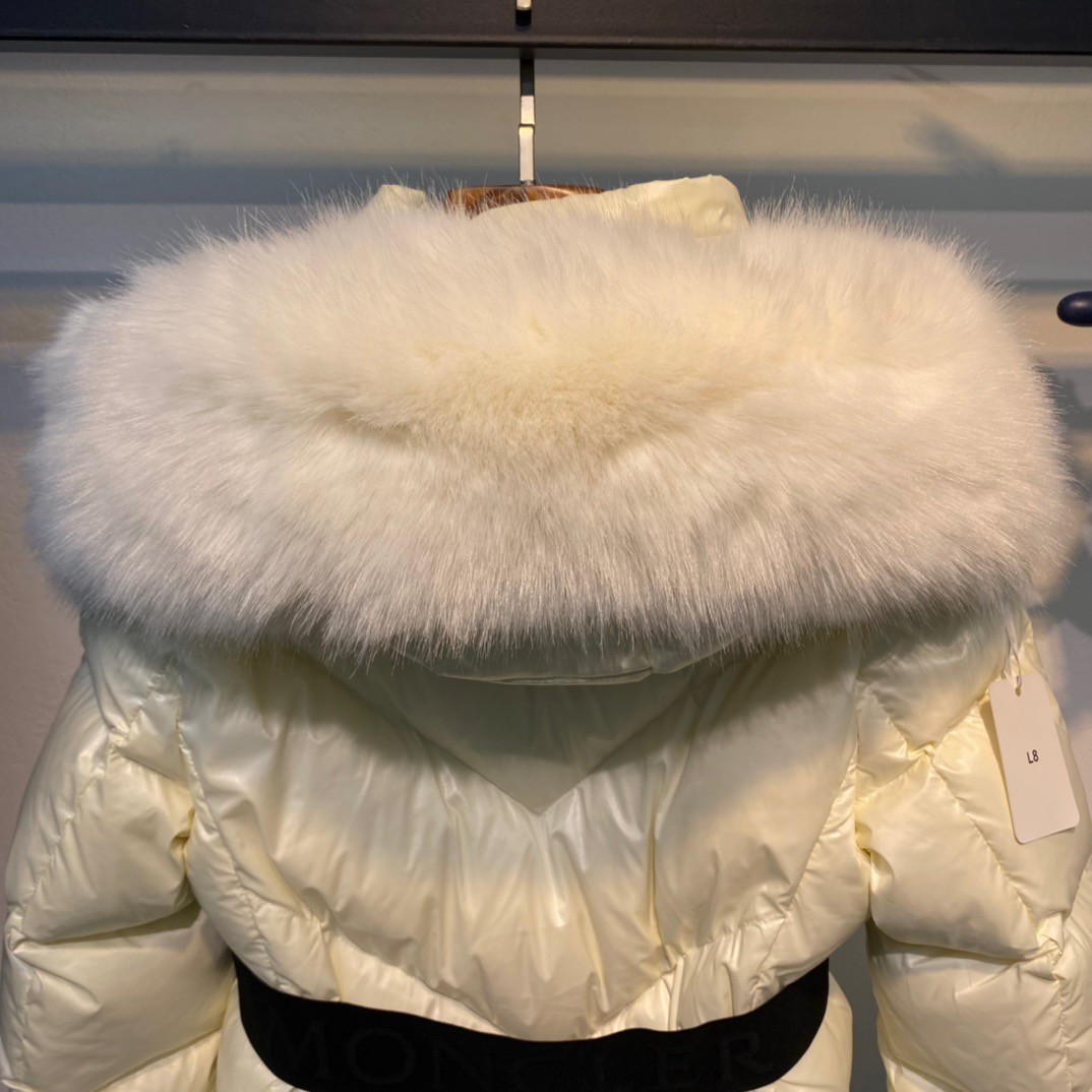 MONCLER Calac 大狐狸毛领 V字连帽短款羽绒服