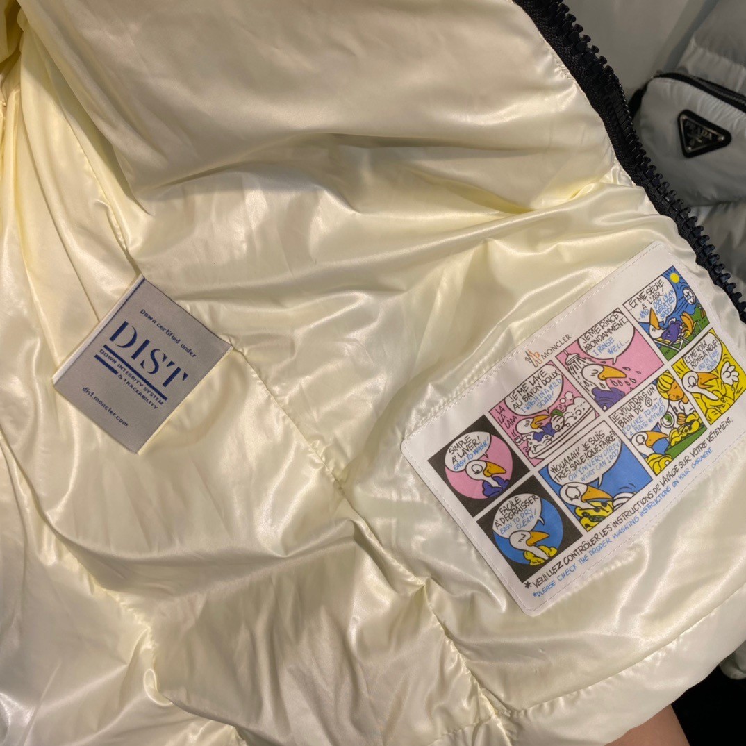 MONCLER Calac 大狐狸毛领 V字连帽短款羽绒服