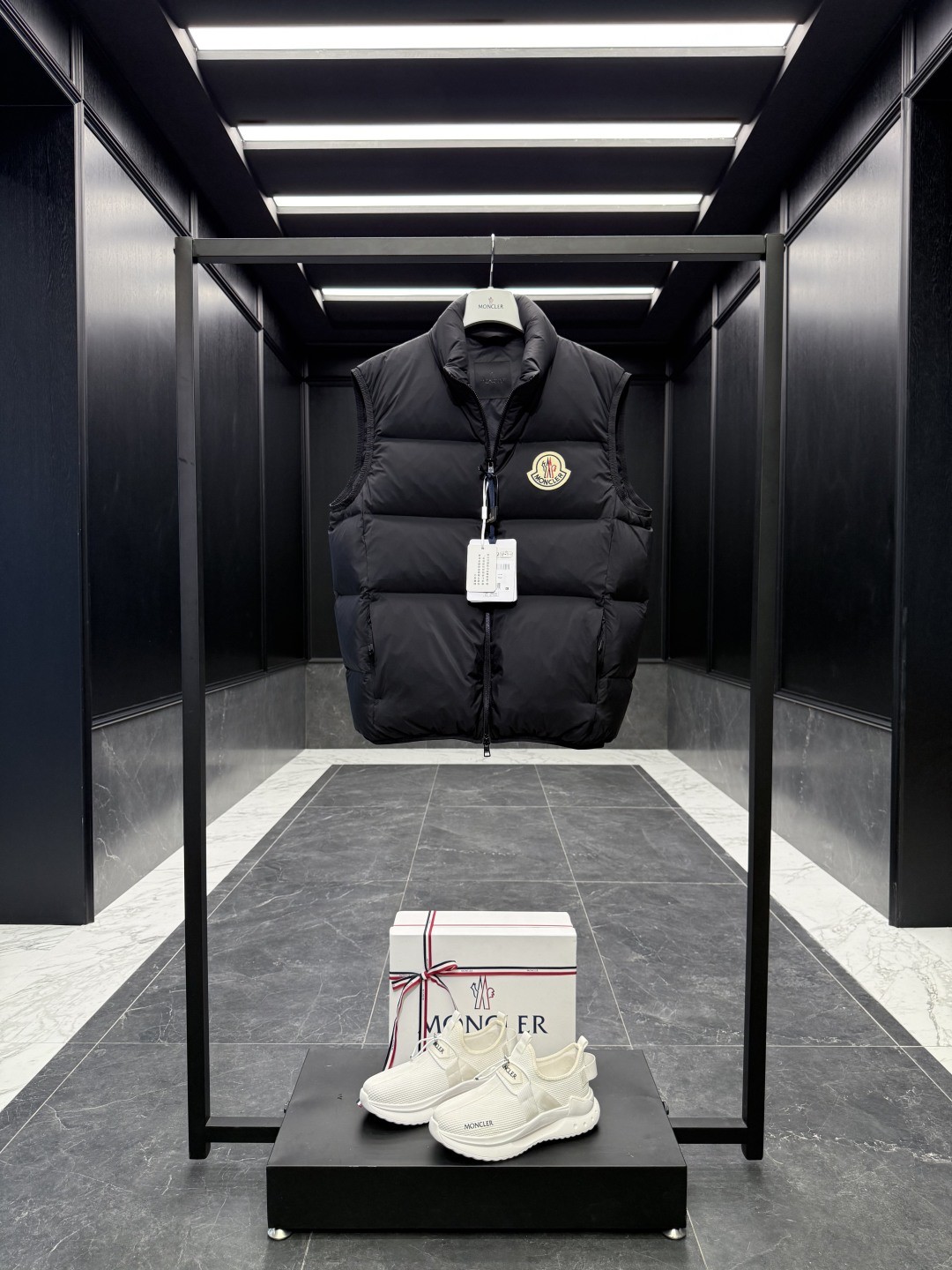 Moncler Almaz ダウンベスト 男女兼用 超柔らかい雾面仕上げ