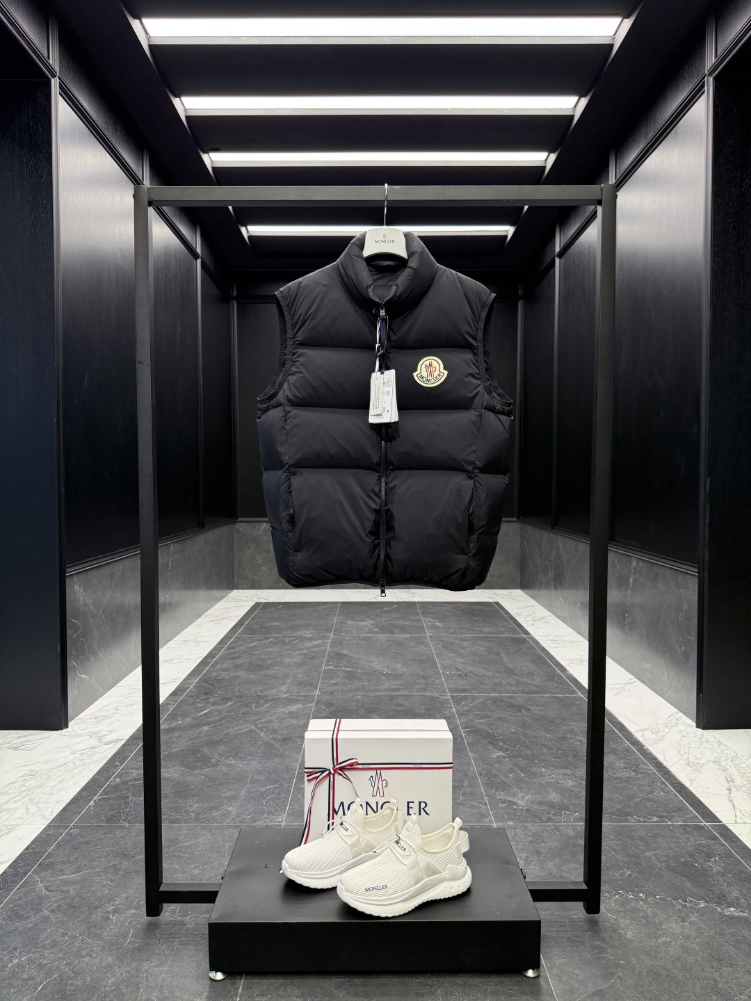 Moncler Almaz ダウンベスト 男女兼用 超柔らかい雾面仕上げ