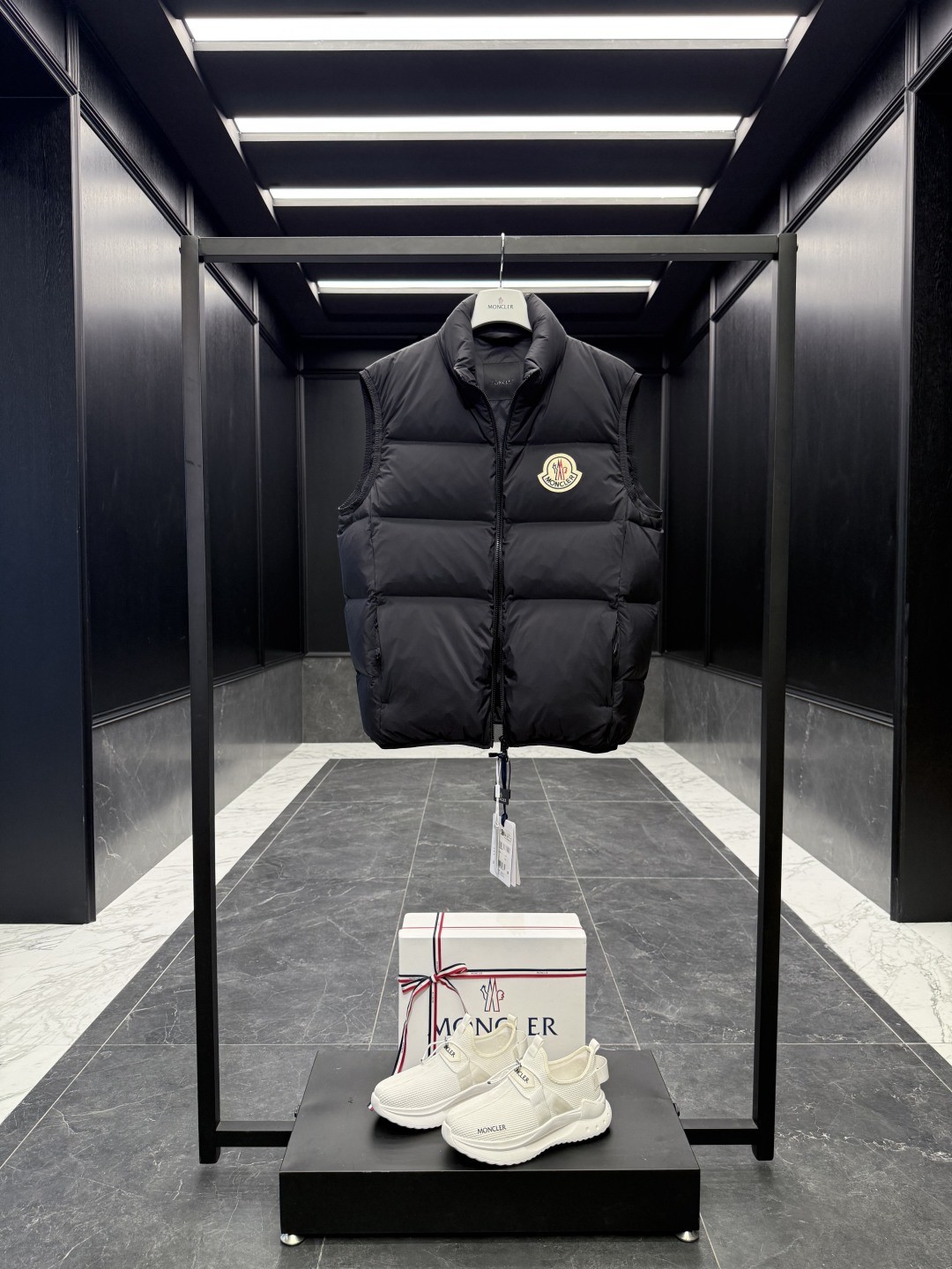 Moncler Almaz ダウンベスト 男女兼用 超柔らかい雾面仕上げ
