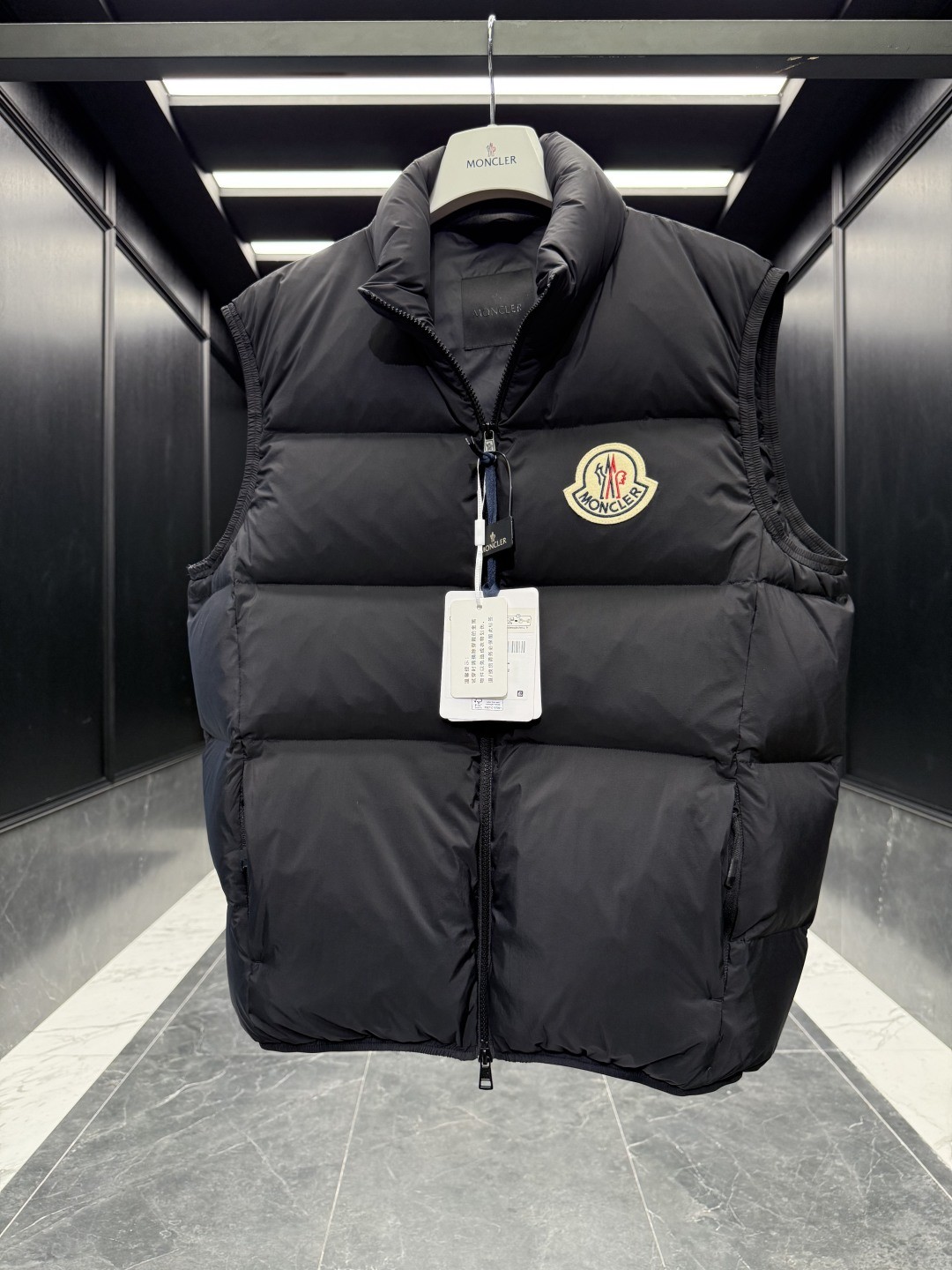 Moncler Almaz ダウンベスト 男女兼用 超柔らかい雾面仕上げ