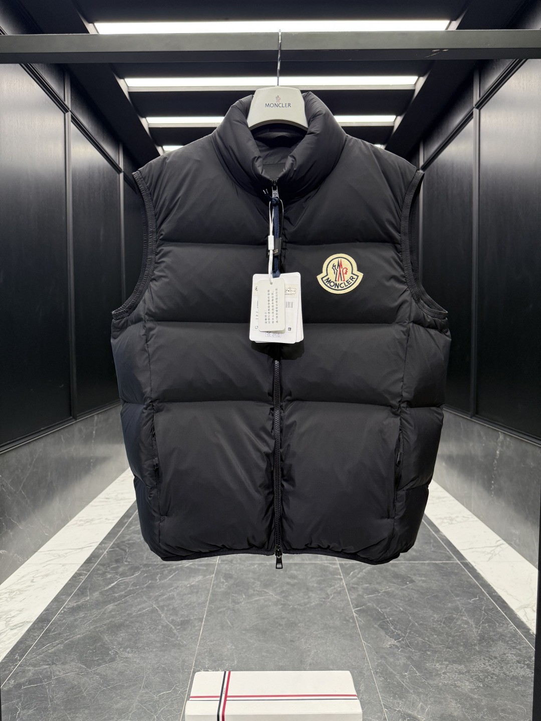 Moncler Almaz ダウンベスト 男女兼用 超柔らかい雾面仕上げ