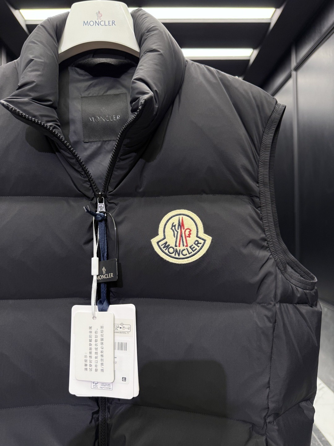 Moncler Almaz ダウンベスト 男女兼用 超柔らかい雾面仕上げ
