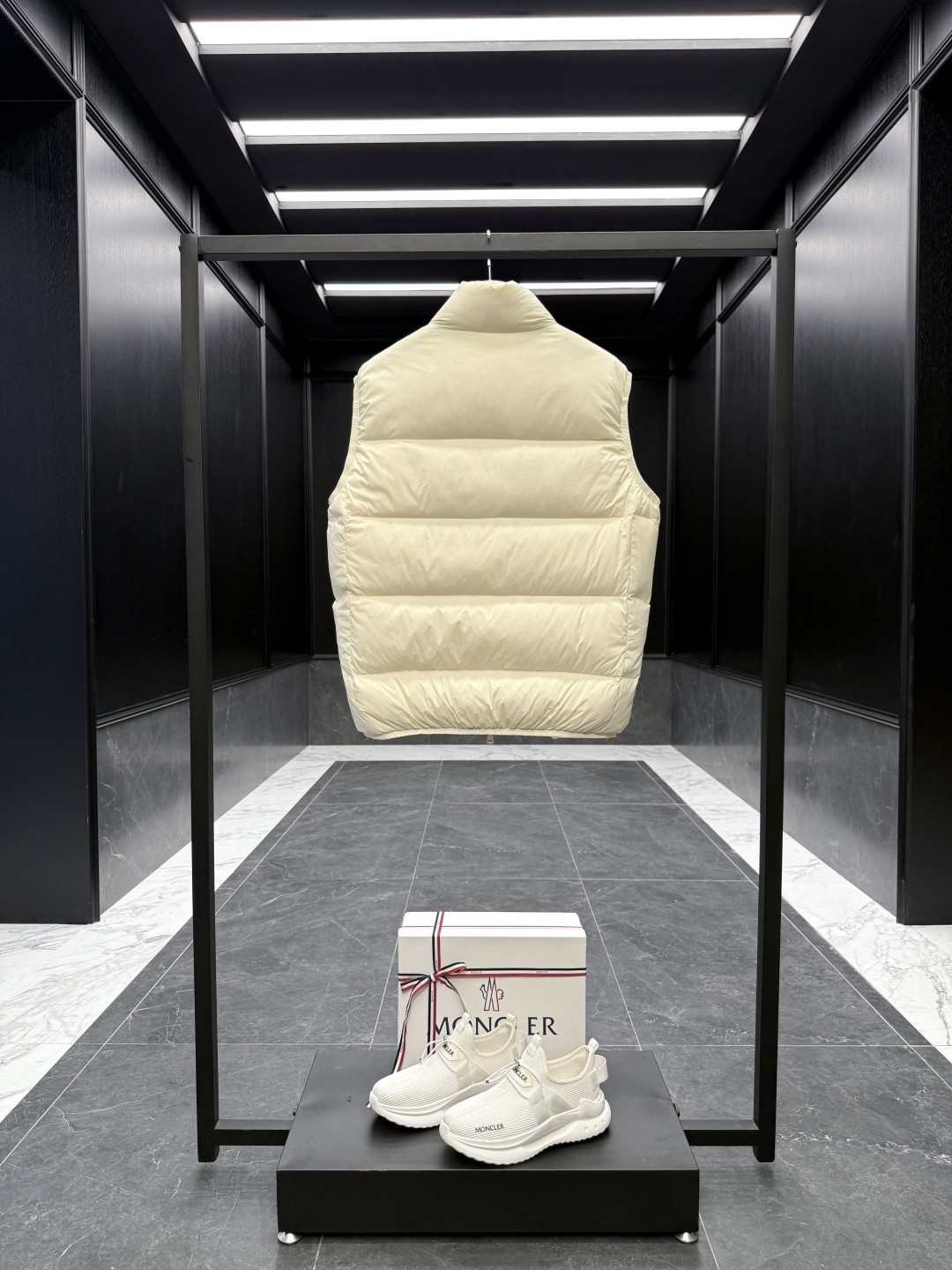 Moncler Almaz 大標羽绒マ vest - 秋冬向けの軽奢ファッション