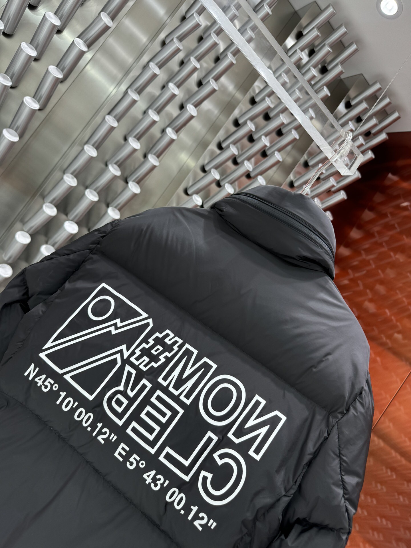 MONCLER蒙口薇標立領羽絨服 - 高品質90%白鴨絨使用