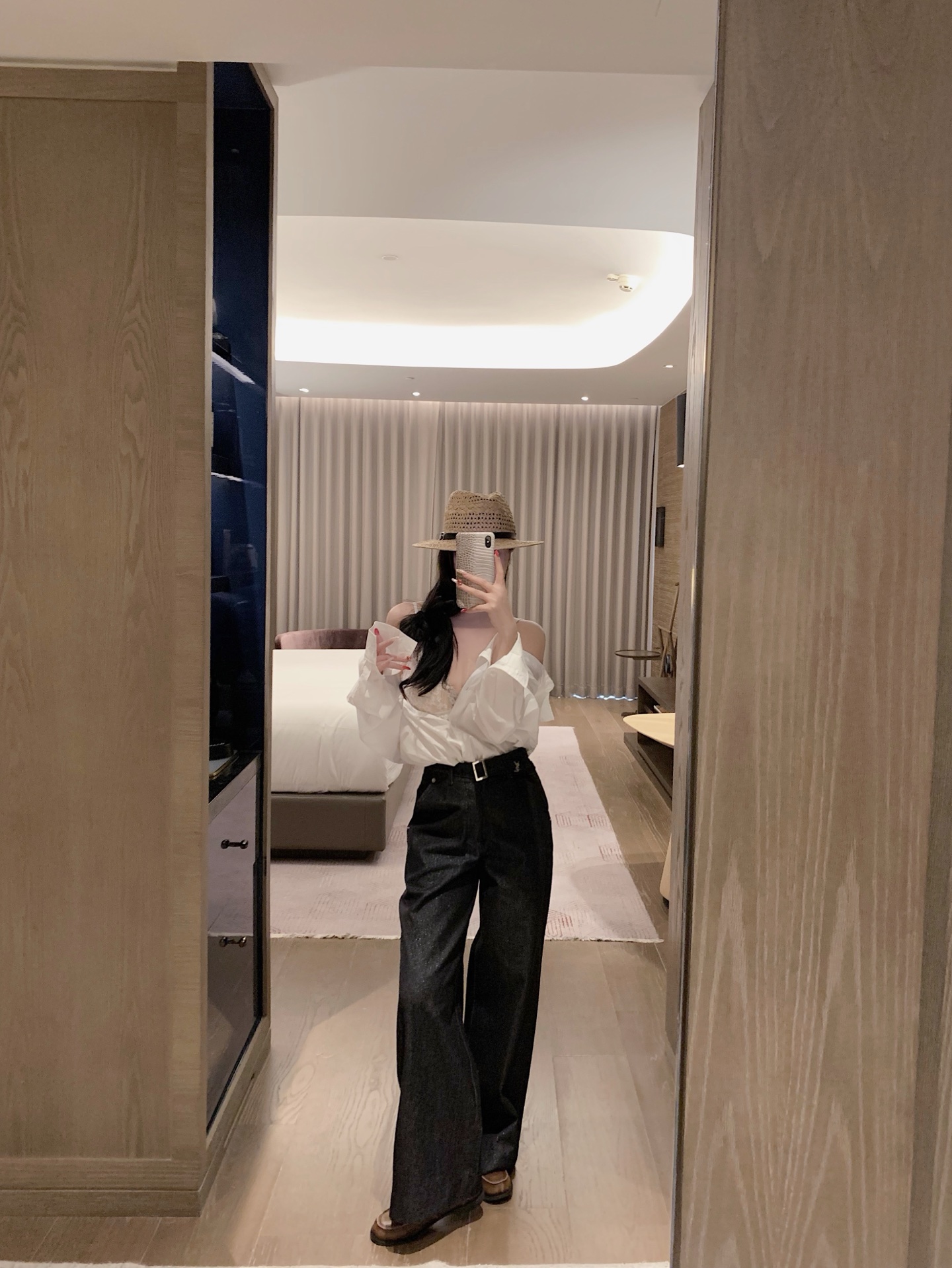 Yves Saint Laurent Straight-Leg Jeans with Silver Logo - Slimming Fit 2 i1755081533261 507 0 1