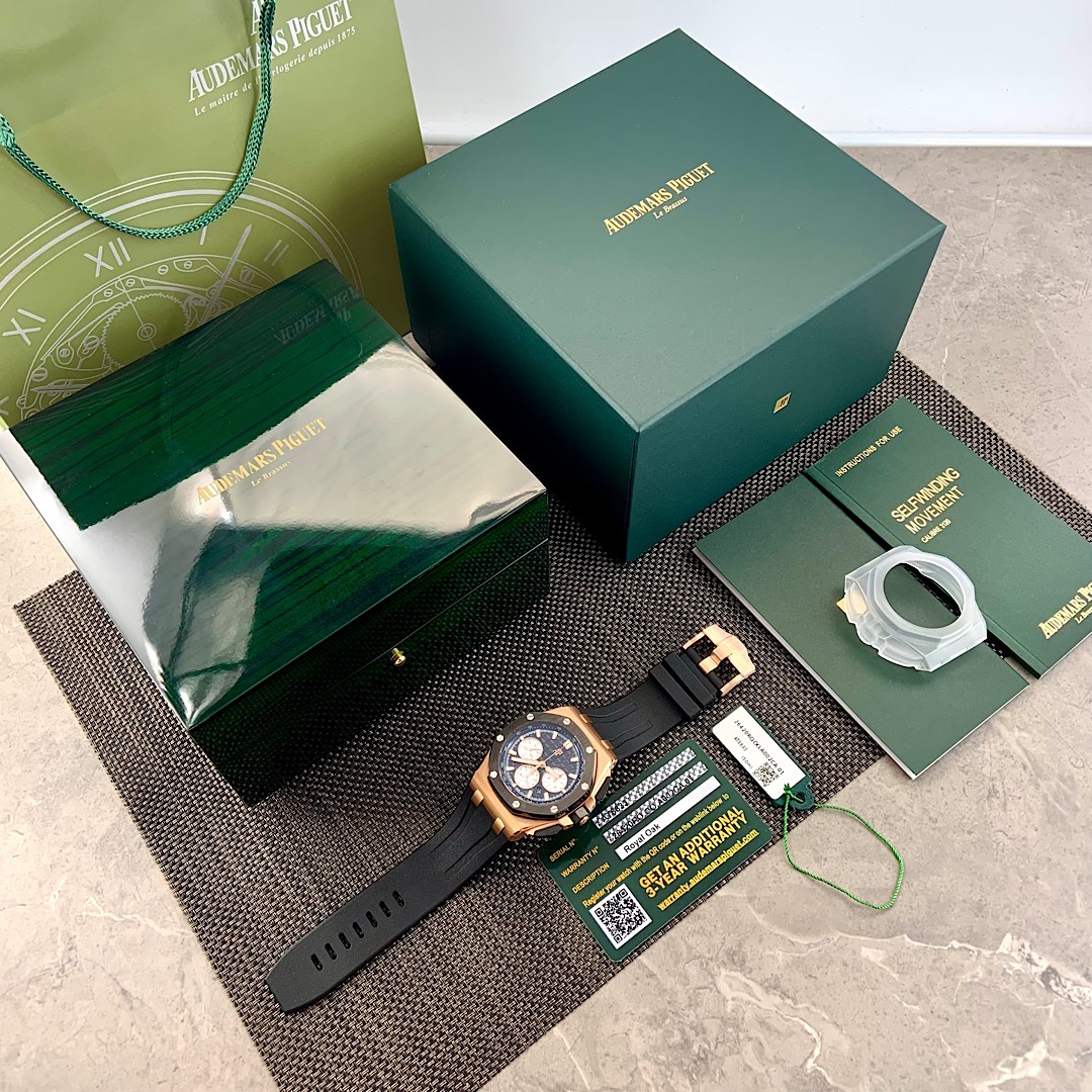 NO:393296,Comment, Audemars Piguet Royal Oak Offshore Series 26420RO, original 1:1 replica of the highest version!  The entire watch adopts the latest German CNC technology, and every detail is synchronized with the original. The overall black part uses real ceramic ring mouth, button head, environmentally friendly rubber strap buckle, universal original technology to be exchanged with the original. The literal uses the latest vertical and horizontal plaid surface, which is domineering and luxurious. The movement uses the strongest Dandong movement appearance to replicate the original 4401 movement to achieve the difficult difference between the front and back of the original. It is equipped with the standard 'three-code in one' card tag body code!  The first batch is limited in quantity, first served. It is equipped with counter quality packaging.,,audemars19860909批,爱彼皇家橡树离岸系列26420RO,原装1:1复刻最高版本！全表采用德国最新cnc技术,每个细节都同步原装,整体黑色部分采用真正 陶瓷圈口 按键把头 环保橡胶表带表扣通用原装技术实现同原装互换,字面采用最新款纵横格纹面,上手霸气豪华,机芯使用最强丹东机芯外观复刻原装4401机芯实现正面反面与原装难分雌雄,标配“三码合一”卡片吊牌机身编码！首批数量有限先到先得.配专柜品质的包装.,,audemars,Watch