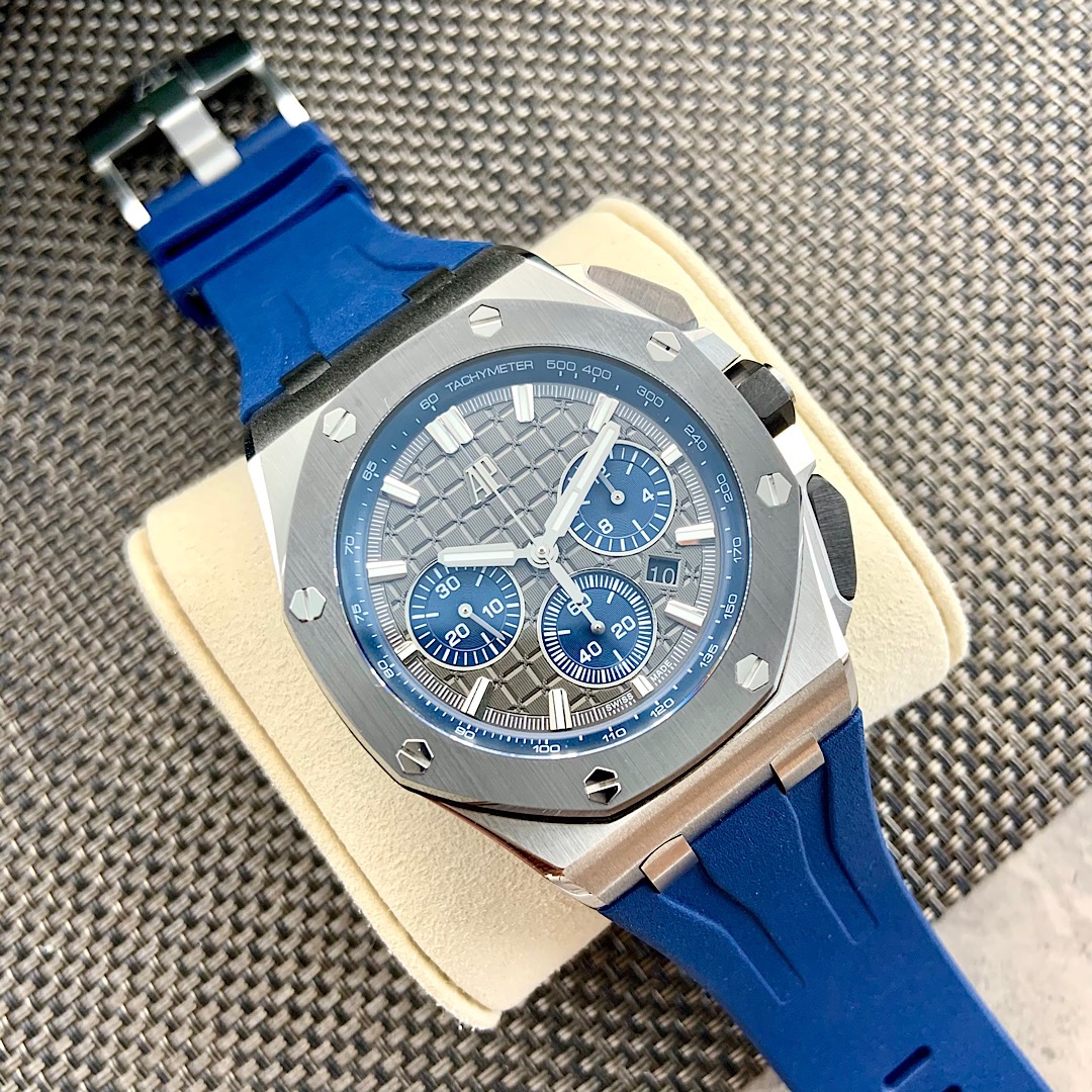 NO:393305,Comment, Audemars Piguet Royal Oak Offshore Series 26420RO, original 1:1 replica of the highest version!  The entire watch adopts the latest German CNC technology, and every detail is synchronized with the original. The overall black part uses real ceramic ring mouth, button head, environmentally friendly rubber strap buckle, universal original technology to be exchanged with the original. The literal uses the latest vertical and horizontal plaid surface, which is domineering and luxurious. The movement uses the strongest Dandong movement appearance to replicate the original 4401 movement to achieve the difficult difference between the front and back of the original. It is equipped with the standard 'three-code in one' card tag body code!  The first batch is limited in quantity, first served. It is equipped with counter quality packaging.,,audemars19860909批,爱彼皇家橡树离岸系列26420RO,原装1:1复刻最高版本！全表采用德国最新cnc技术,每个细节都同步原装,整体黑色部分采用真正 陶瓷圈口 按键把头 环保橡胶表带表扣通用原装技术实现同原装互换,字面采用最新款纵横格纹面,上手霸气豪华,机芯使用最强丹东机芯外观复刻原装4401机芯实现正面反面与原装难分雌雄,标配“三码合一”卡片吊牌机身编码！首批数量有限先到先得.配专柜品质的包装.,,audemars,Watch