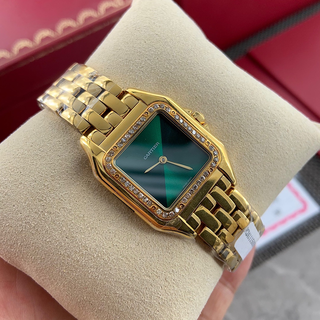 NO:384199,Two models are available, Cartier Cheetah Small 2230mm ~ Large 2737mm High-end Hard Goods!  The bezel is inlaid with 36 VS1.1 natural real diamonds, China GTC certification, one table and one card can be checked online, and the channel export orders are available!  Equipped with elastic opening original box!  Some accessories can be shared with genuine replacements, with a counter strip removed (payment required). Panthère de Cartier cheetah watches are not as simultaneous as blue balloons, but they are highly recognizable, gorgeous and unrestrained. They are the aesthetic style conveyed by Panthère de Cartier cheetah. Its lines are smooth, charming, soft and soft on the wrist, as if dancing on the skin. The unique shape highlights the mature, elegant, confident and moving female image. The case is integrated, Swiss quartz movement, 316L steel shell cover, the crown is inlaid with a synthetic blue spinel, sword-shaped burnt blue steel pointer, waterproof depth of about 30 meters, ultra-thin 6mm, invincible cost-effective, exclusive source of goods, the best quality styles!  Only the last batch of things should be done soon..., cartier, cartier19860909批两款,卡地亚猎豹小号2230mm ～大号2737mm高端硬货到！表圈镶嵌36颗VS1.1天然真钻,中国GTC认证,一表一卡联网可查,渠道出口订单！配弹力开口原盒！部分配件可以与正品替换共用,可专柜卸表带（需付费）,Panthère de Cartier 卡家猎豹手表,不会像蓝气球那么撞款,但识别度又很高,华丽而不羁,是Panthère de Cartier猎豹所传达的美学风格.它线条流畅,魅惑动人,柔软服帖于腕间,宛若在肌肤上翩翩起舞.独特的造型彰显成熟优雅、自信动人的女性形象.表壳一体成型,瑞士石英机芯,316L精钢壳套,表冠镶嵌一颗合成蓝色尖晶石,剑形烧蓝钢指针,防水深度约30米,,超薄6mm,性价比无敌,独家货源,最好品质款式全！下手要快只有最后一批……,,cartier,cartier,Watch