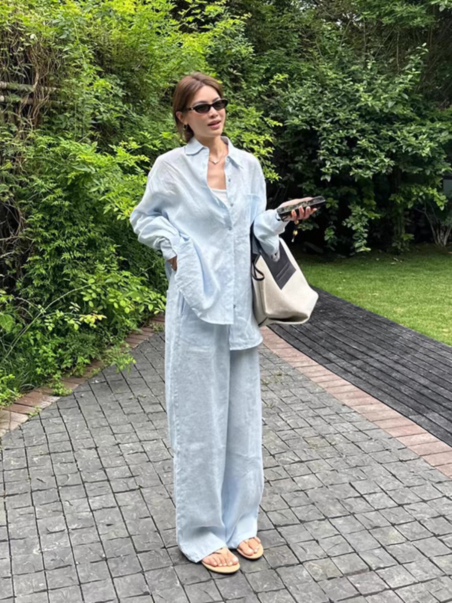 “Stylish Female Suit with Classic Details and Natural Appeal, Available in Various Sizes” - 图片 2