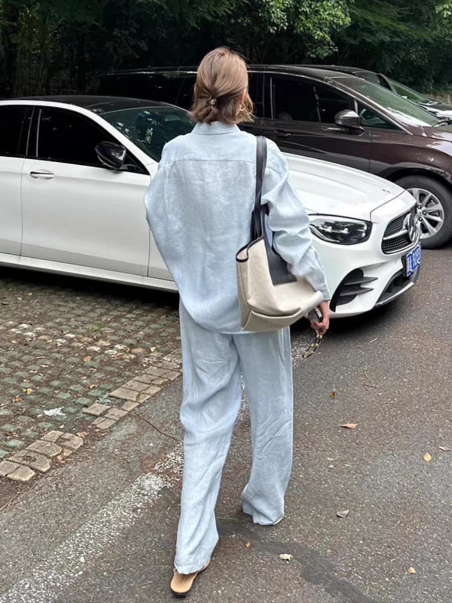 “Stylish Female Suit with Classic Details and Natural Appeal, Available in Various Sizes” - 图片 6