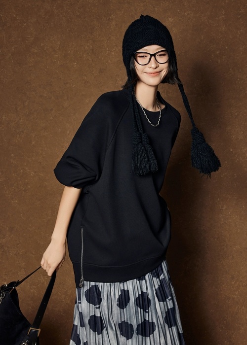 Oversized Raglan Sleeve Sweatshirt with Zipper Detail - S, M, L, XL 1 Oversized Raglan Sleeve Sweatshirt with Zipper Detail - S, M, L, XL
