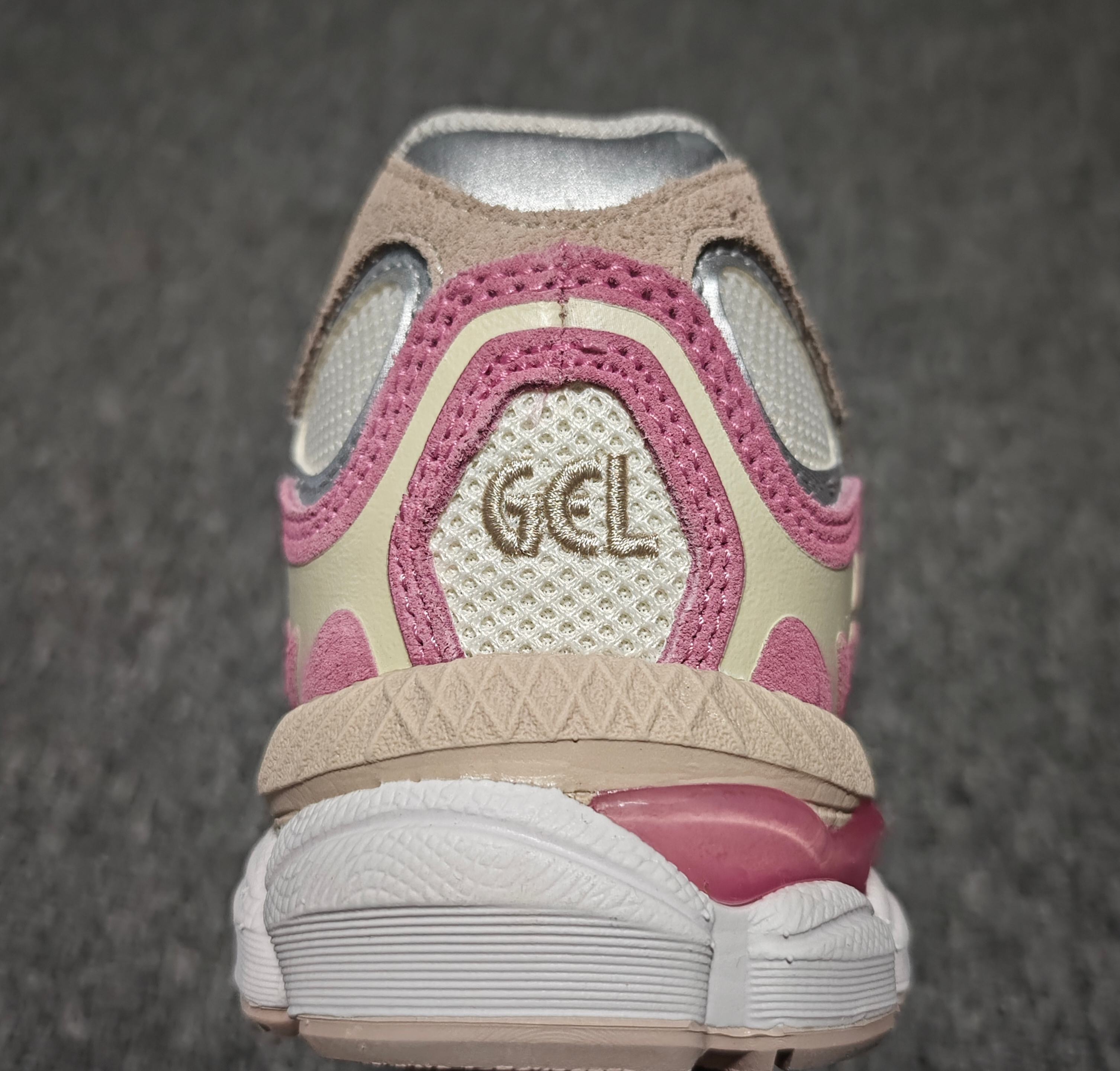  纯原 Asics 亚瑟士 GEL-NYC 低帮运动休闲跑步鞋 1203A383-104 高端零售专供品