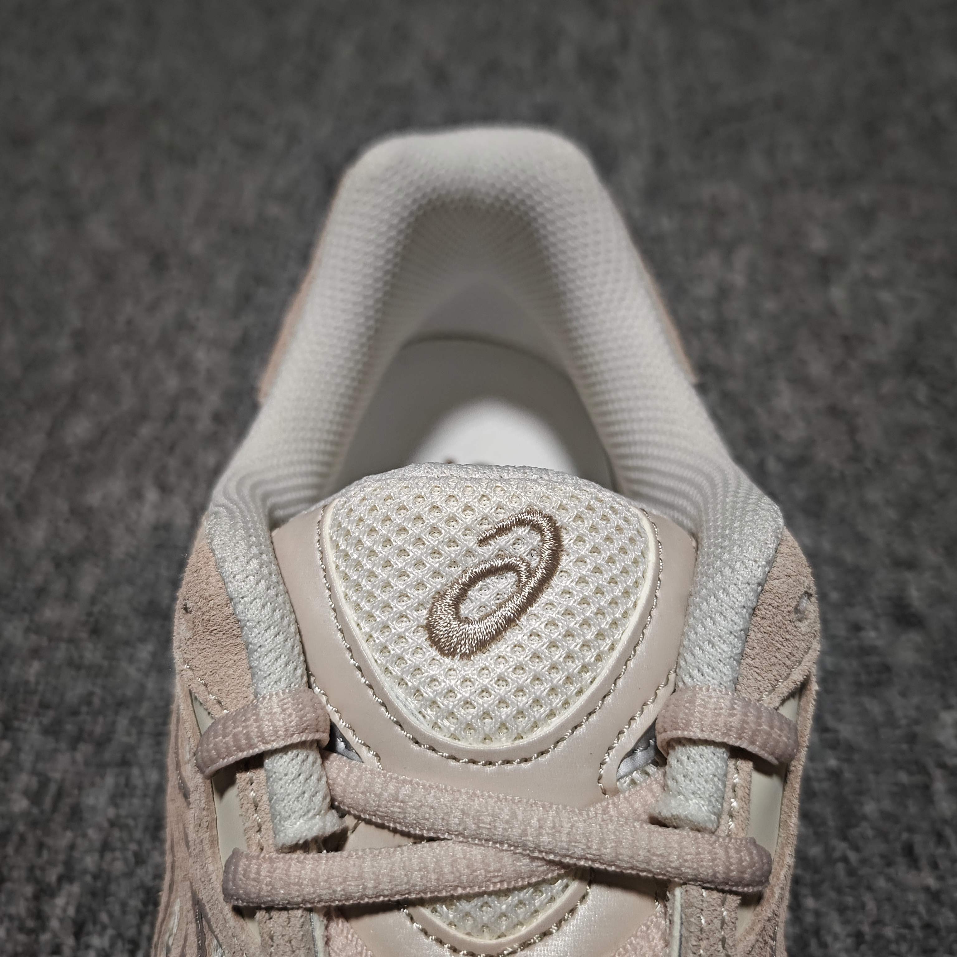  纯原 Asics 亚瑟士 GEL-NYC 低帮运动休闲跑步鞋 1203A383-104 高端零售专供品