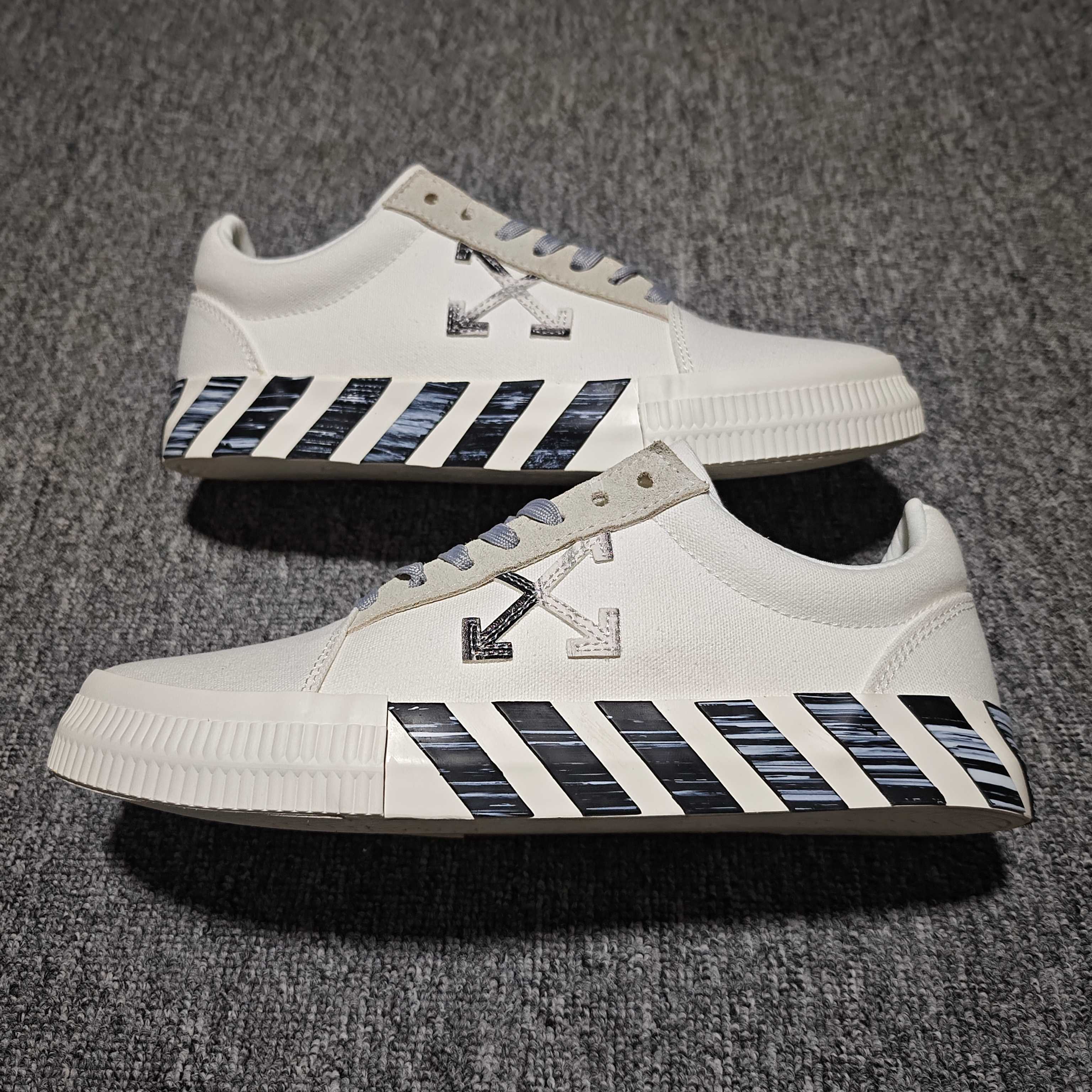  Off-White c/o Virgil Abloh Vulc Low Top 箭头低帮硫化帆布板鞋 