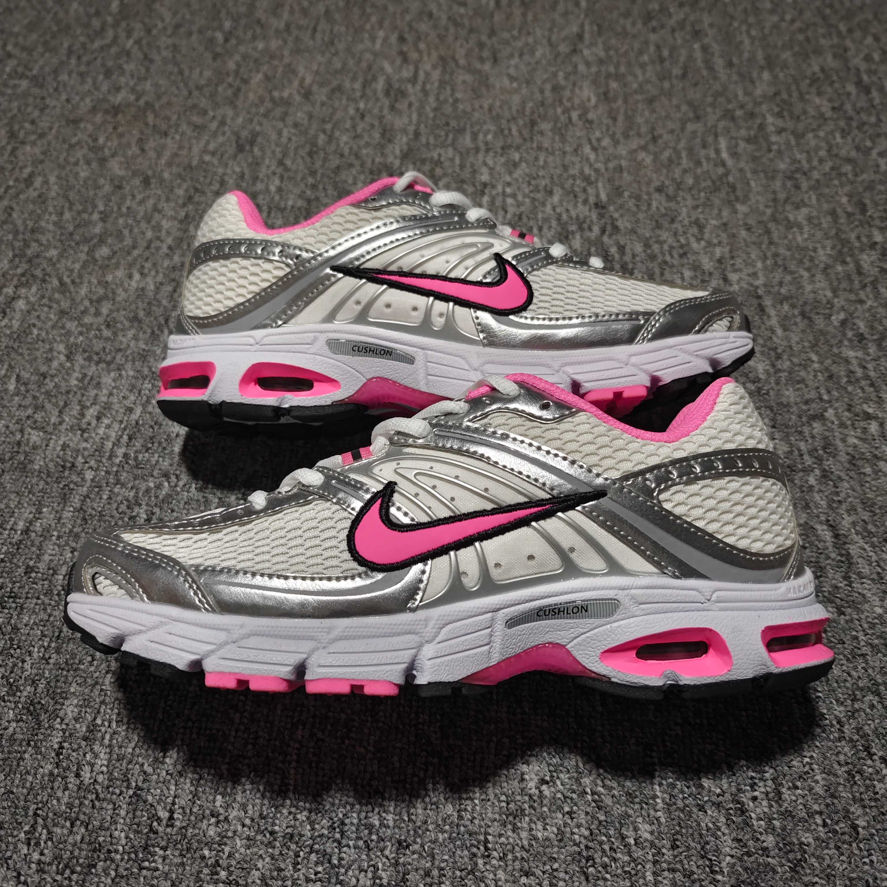  NK Air Max Moto 2K 小气垫网面休闲跑步鞋 HQ2056-101 尺码：36 36.5