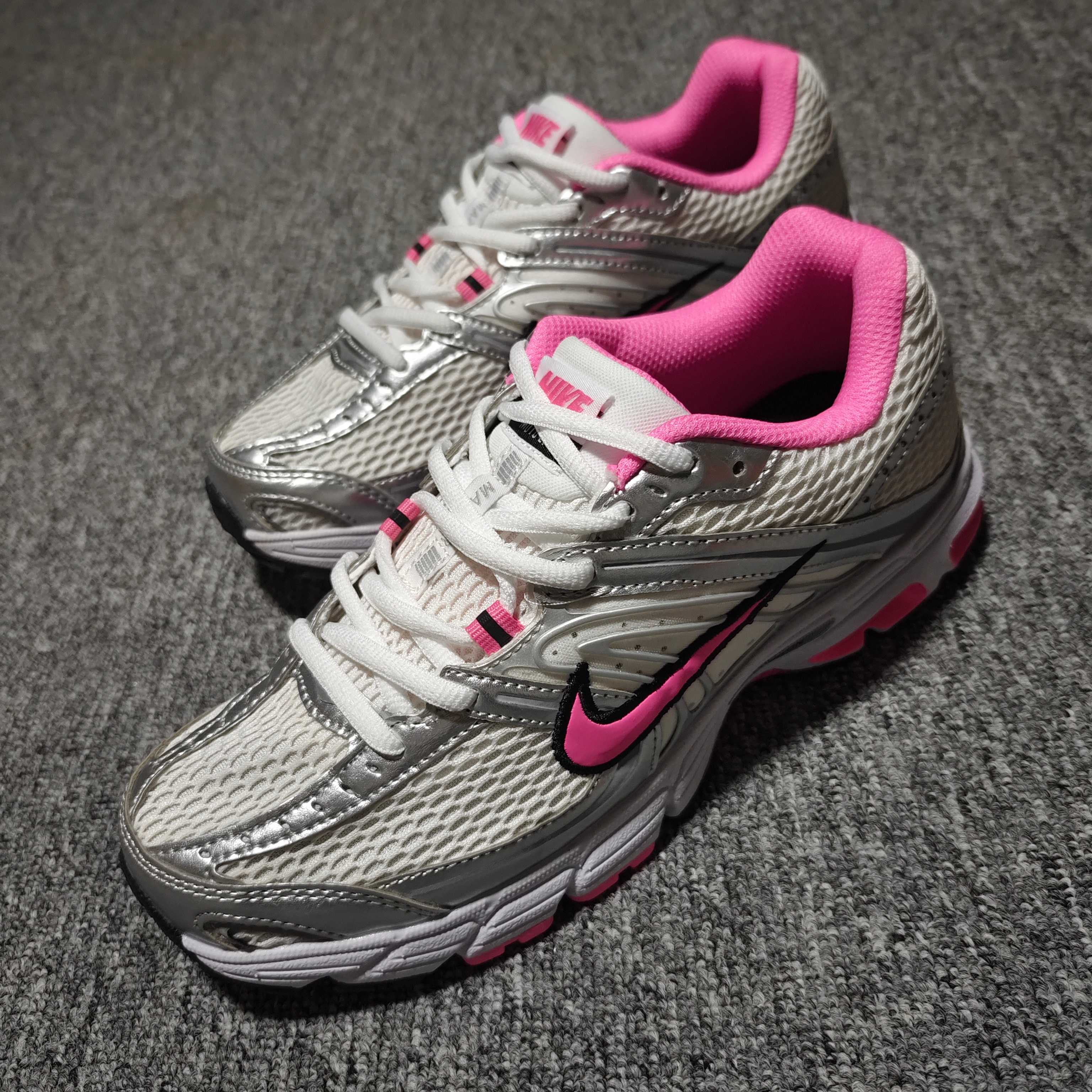  NK Air Max Moto 2K 小气垫网面休闲跑步鞋 HQ2056-101 尺码：36 36.5