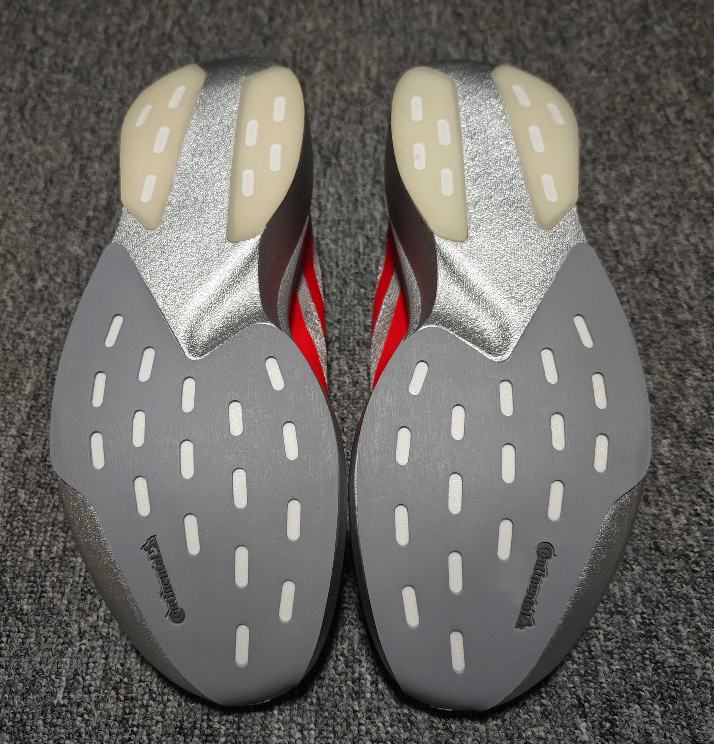  AD 阿迪 Adizero EVO 低帮休闲跑步鞋 KI3381 尺码：36 36.5 37 38 3