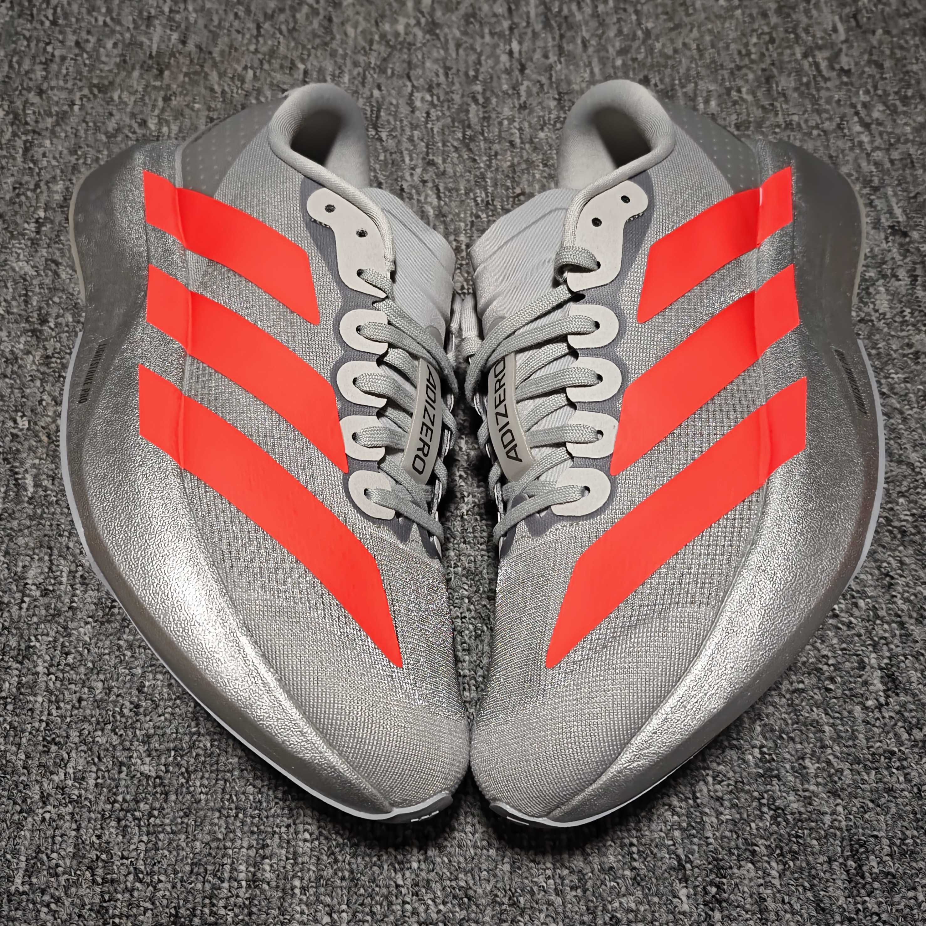  AD 阿迪 Adizero EVO 低帮休闲跑步鞋 KI3381 尺码：36 36.5 37 38 3