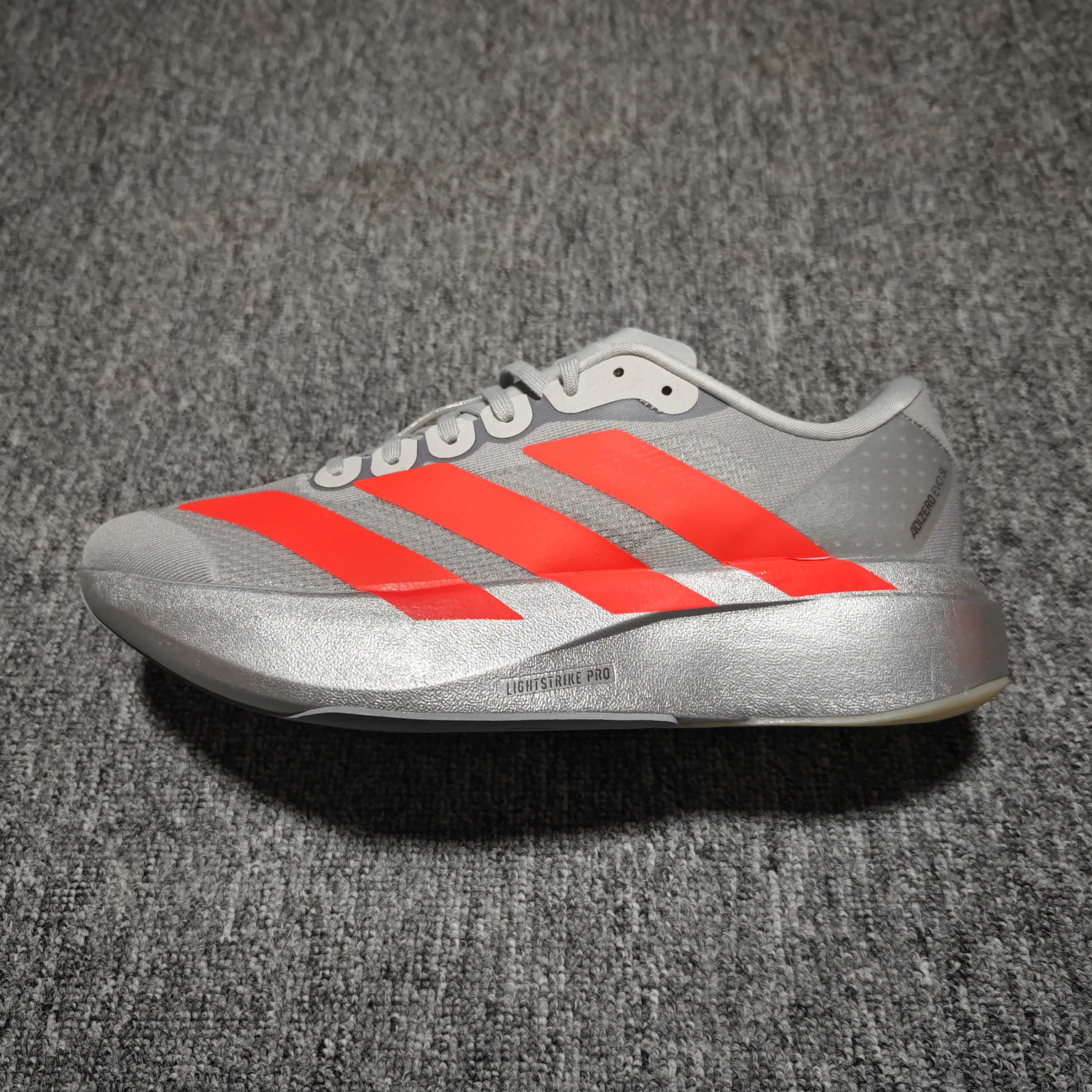  AD 阿迪 Adizero EVO 低帮休闲跑步鞋 KI3381 尺码：36 36.5 37 38 3