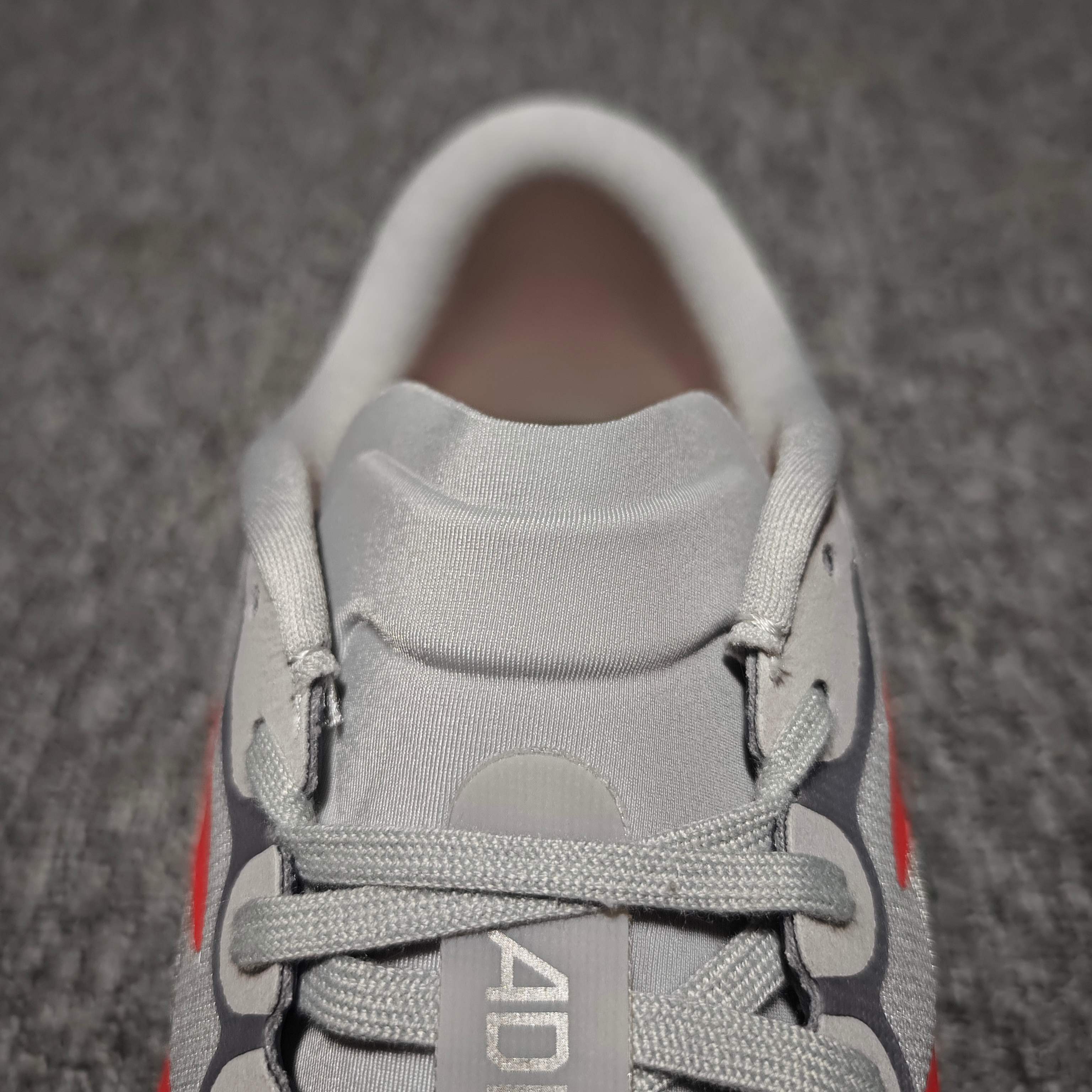  AD 阿迪 Adizero EVO 低帮休闲跑步鞋 KI3381 尺码：36 36.5 37 38 3