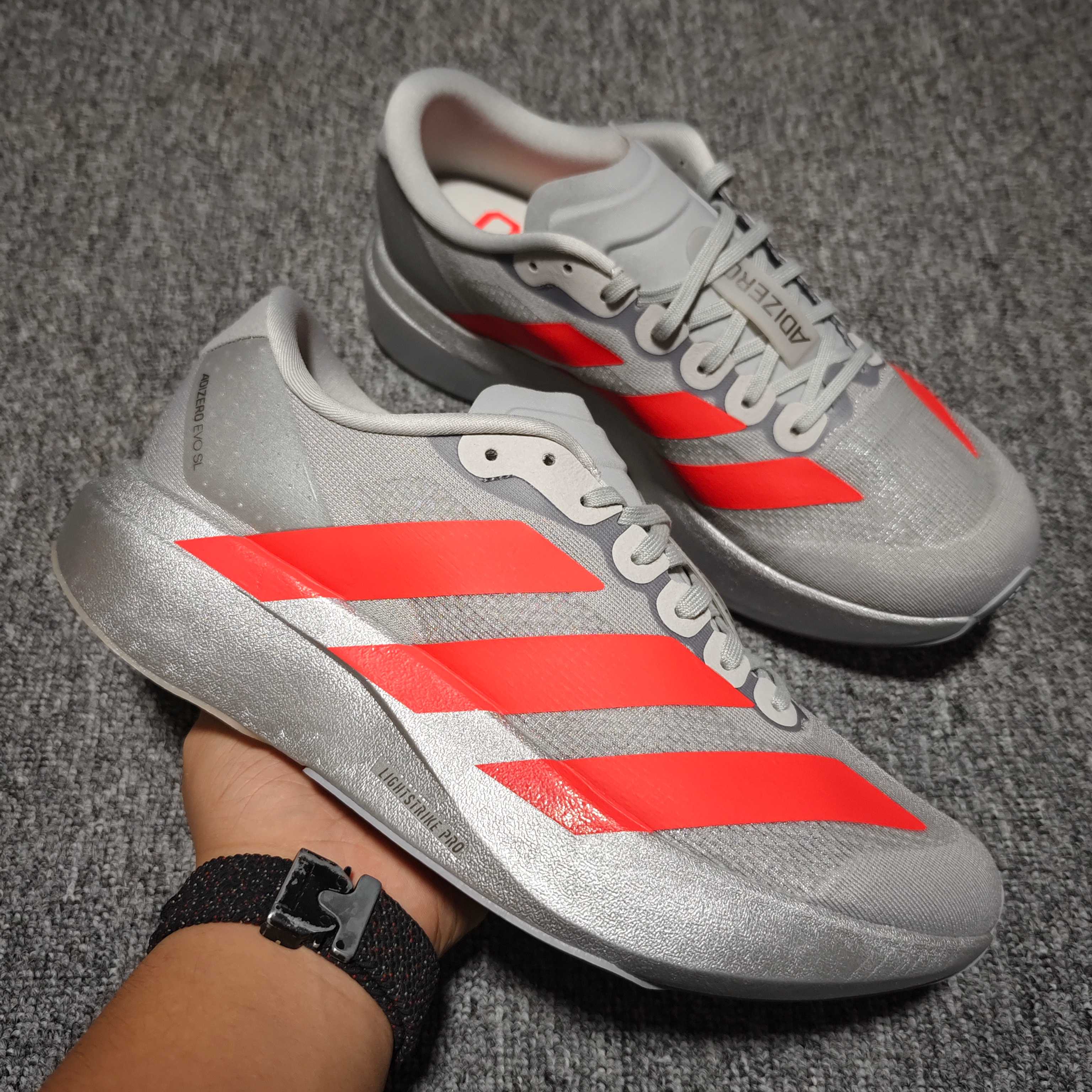  AD 阿迪 Adizero EVO 低帮休闲跑步鞋 KI3381 尺码：36 36.5 37 38 3