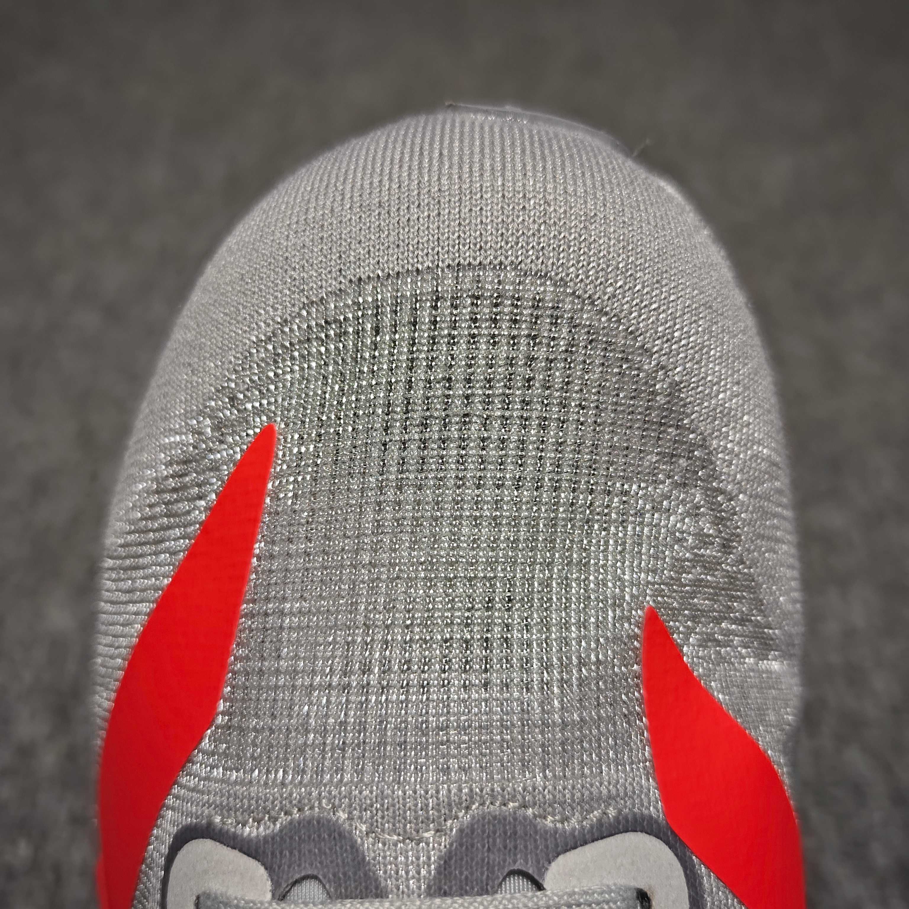  AD 阿迪 Adizero EVO 低帮休闲跑步鞋 KI3381 尺码：36 36.5 37 38 3