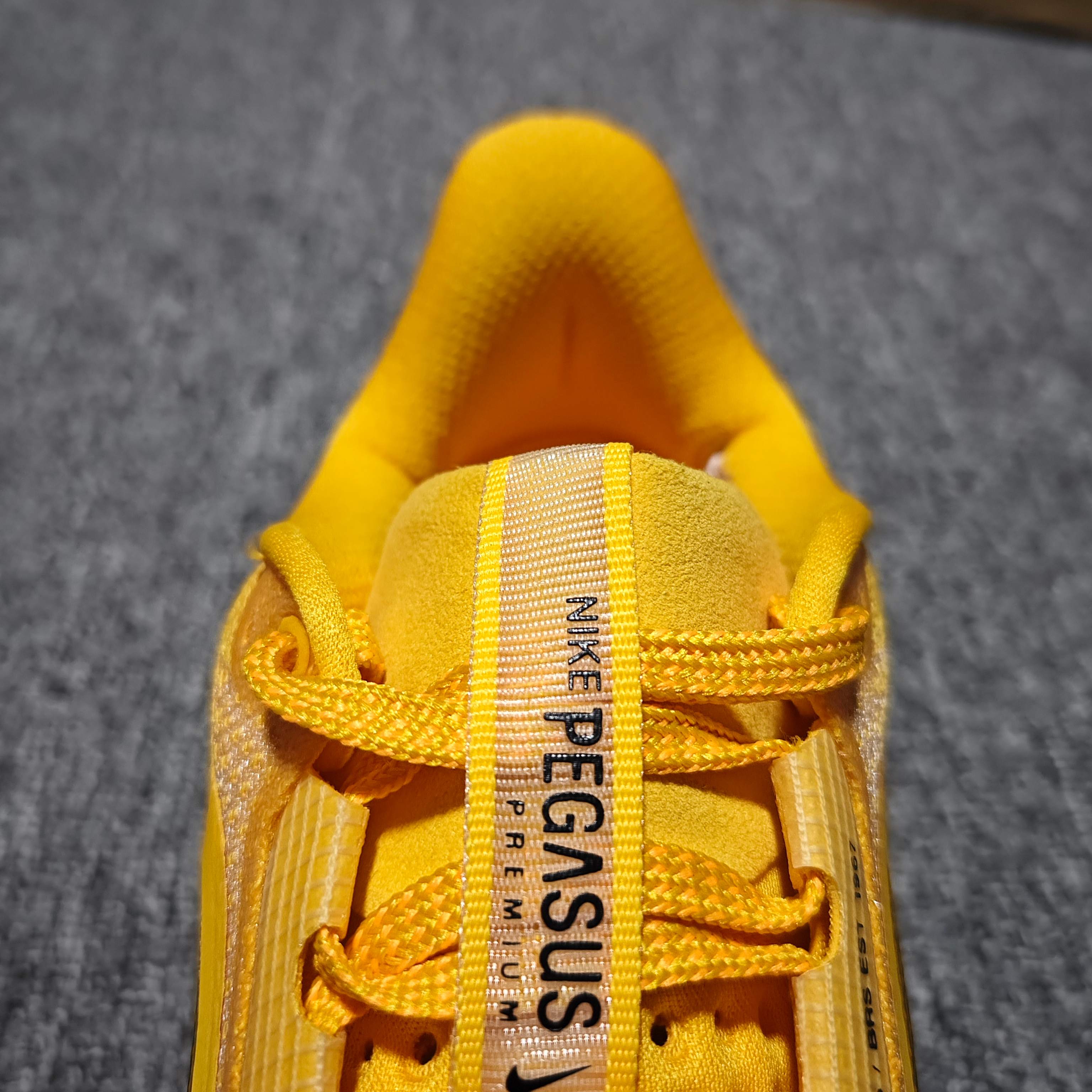  NK Pegasus Premium 全掌纤维气垫网面跑步鞋 IH3256-700 尺码：35.5 3